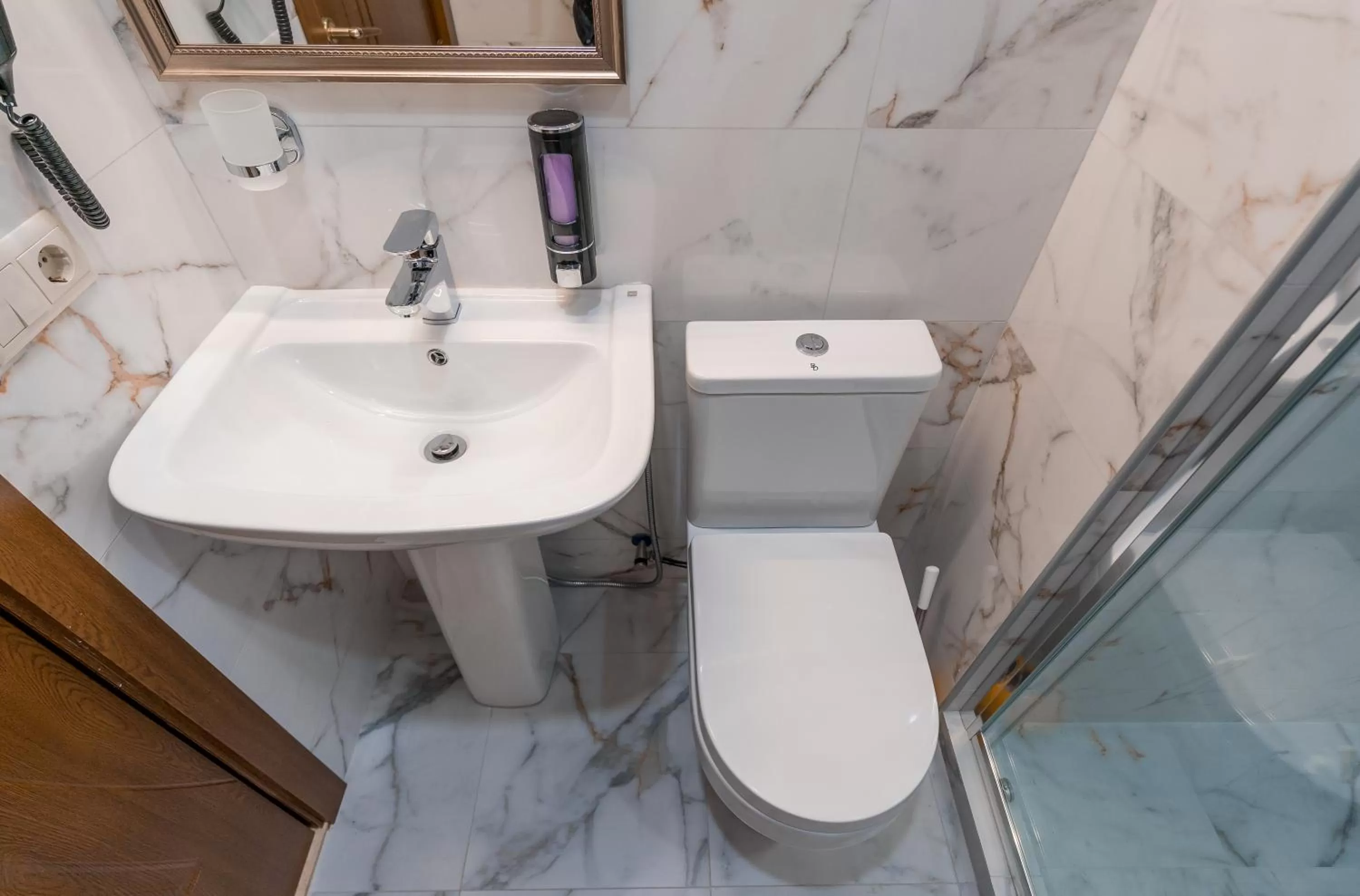 Shower in Constant Tbilisi