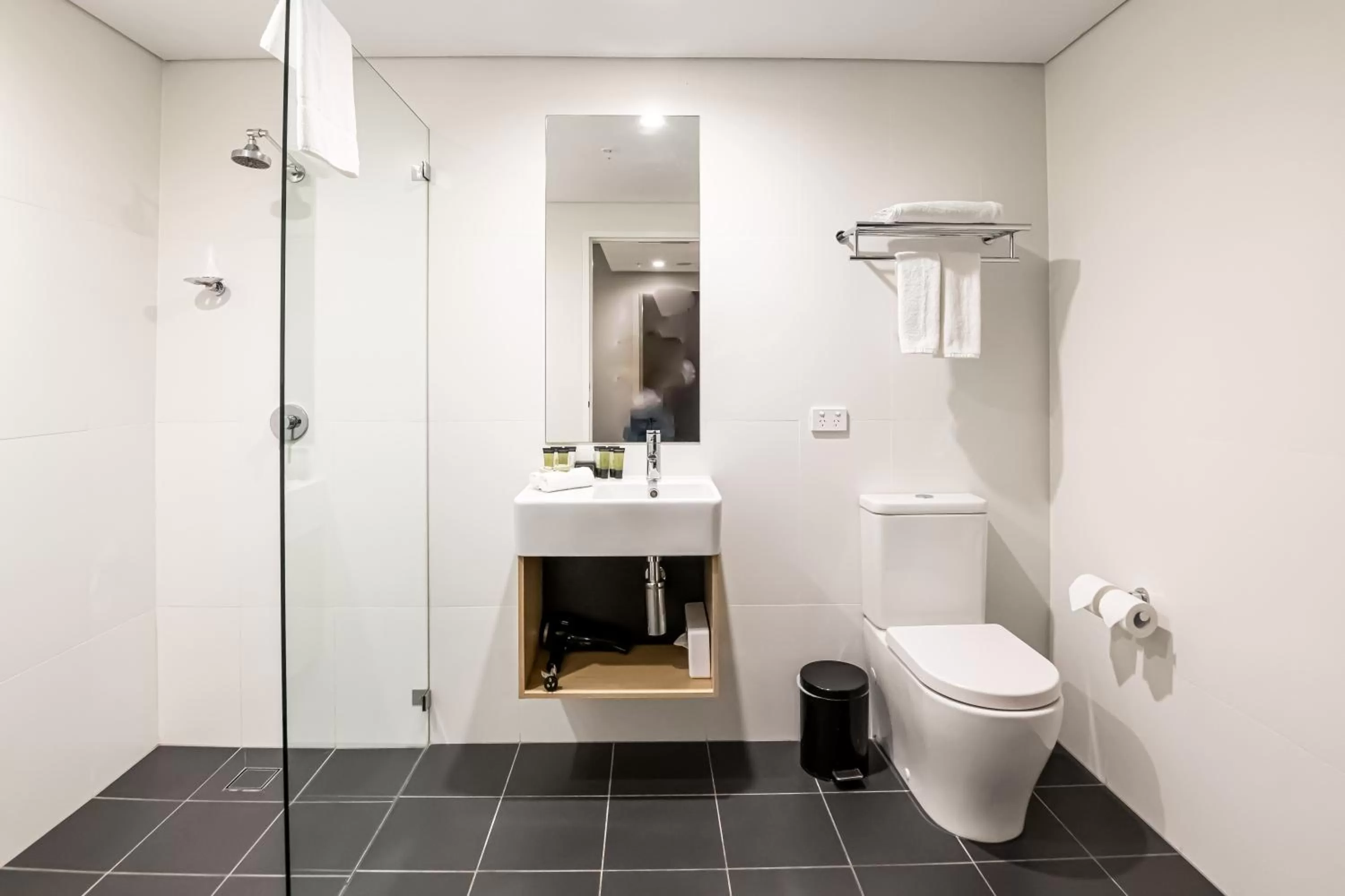 Shower in Song Hotel Sydney