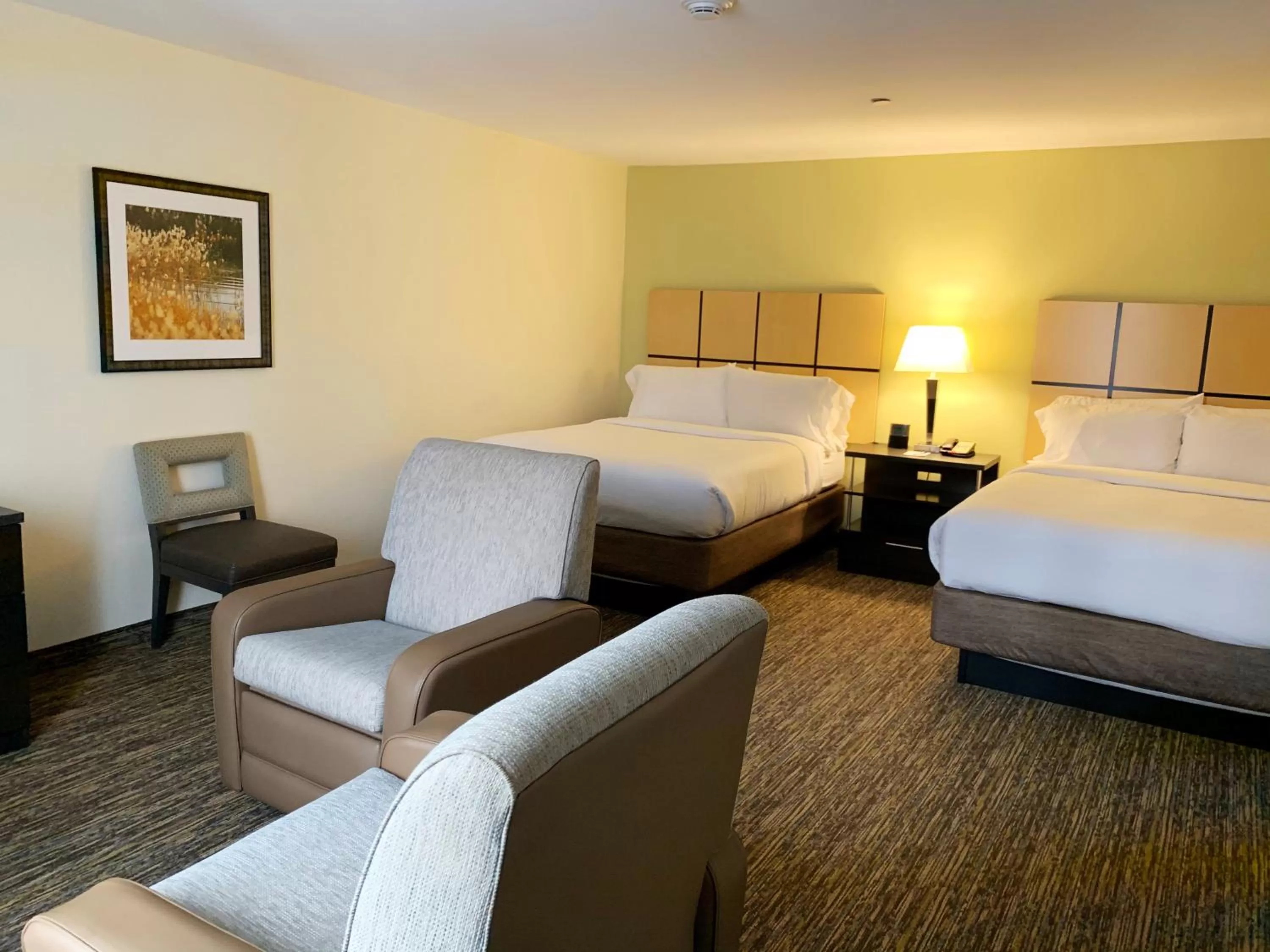 Photo of the whole room, Bed in Candlewood Suites Belle Vernon by IHG