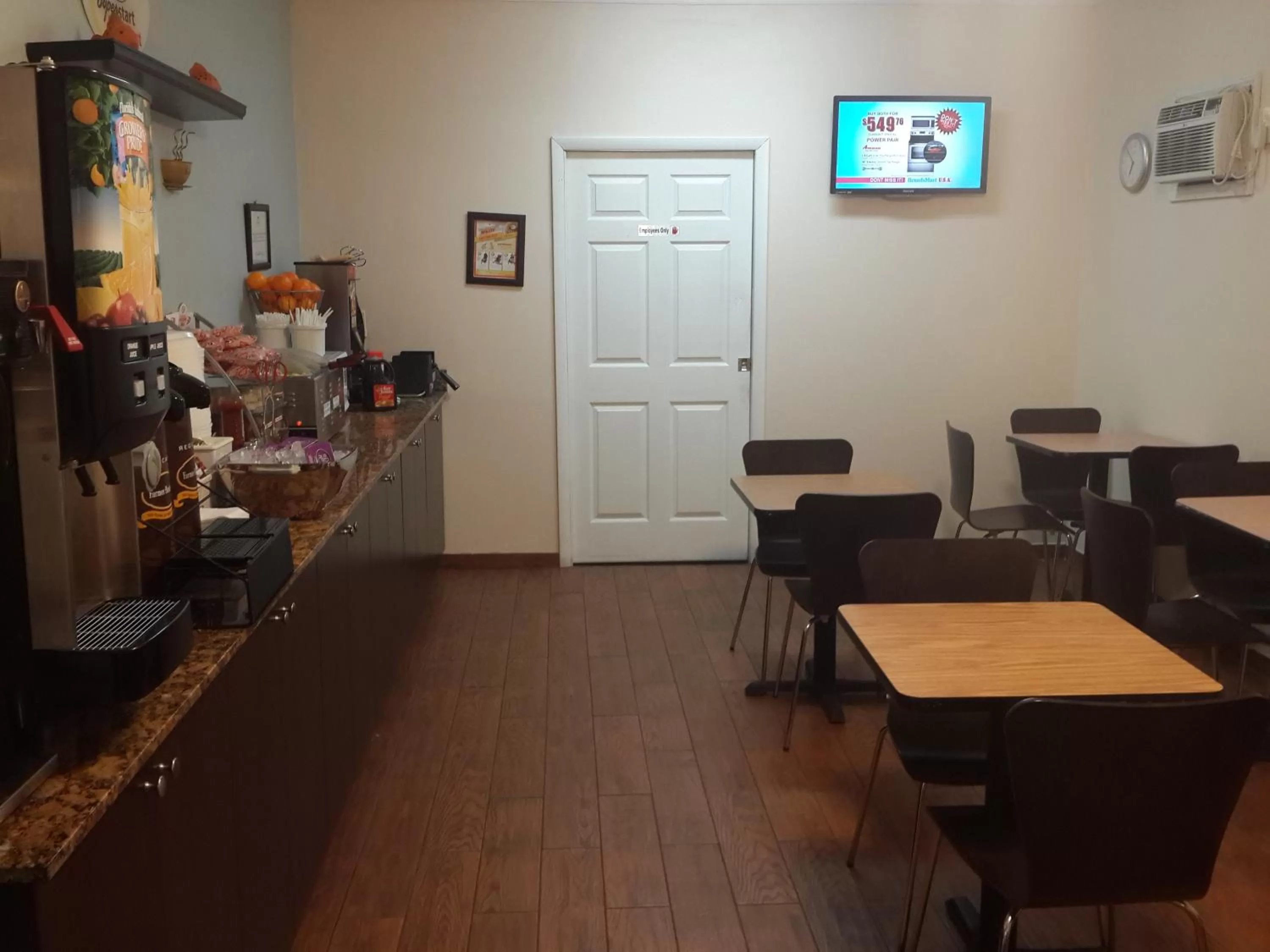 Restaurant/places to eat in Super 8 by Wyndham Florida City/Homestead/Everglades