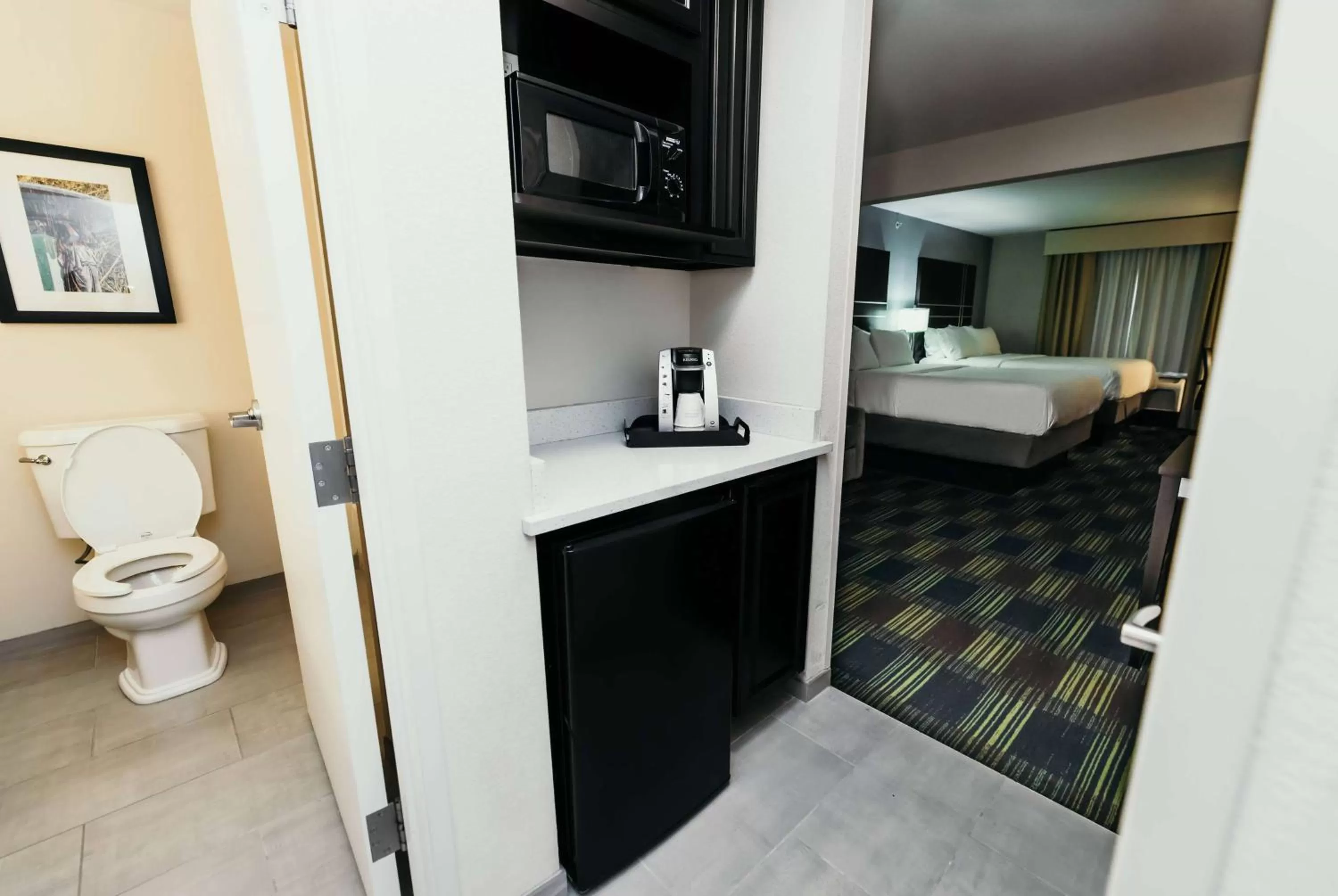 TV and multimedia, Bed in La Quinta Inn & Suites by Wyndham Ankeny IA - Des Moines IA