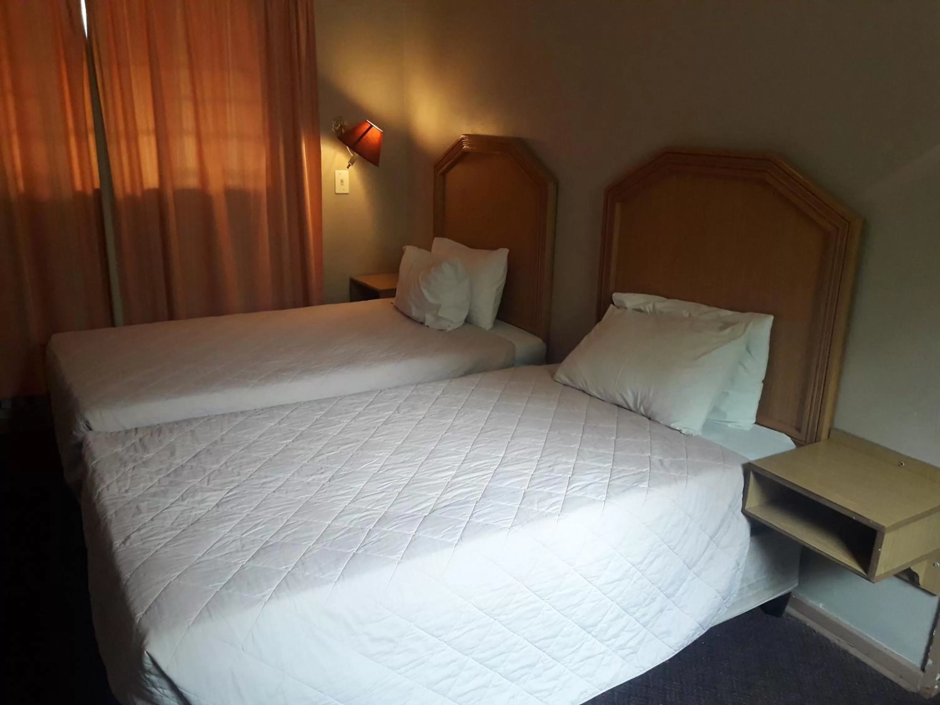 Bed in Horseshoe Inn and Conference Center