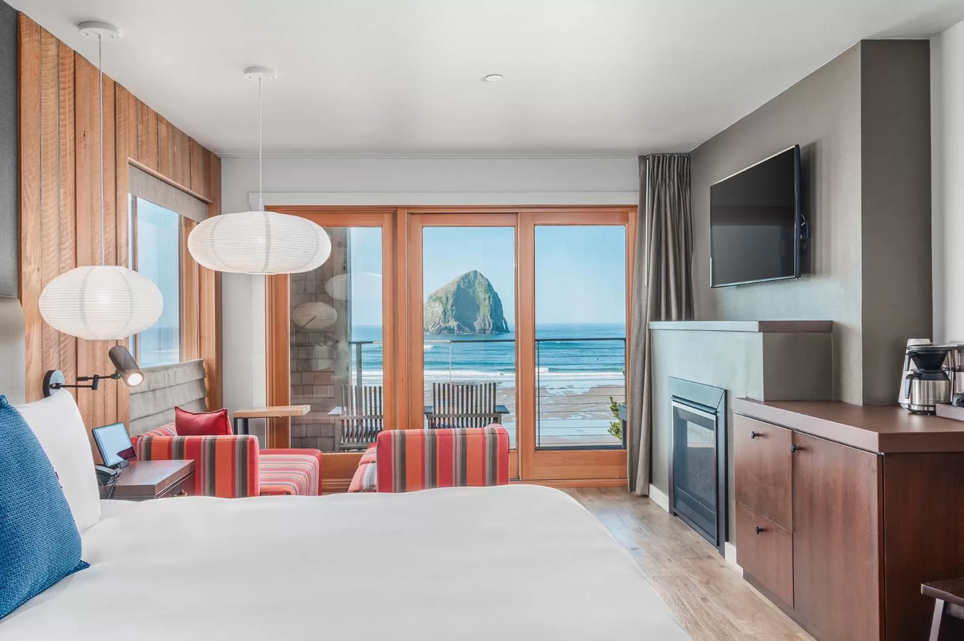 Bed in Headlands Coastal Lodge & Spa