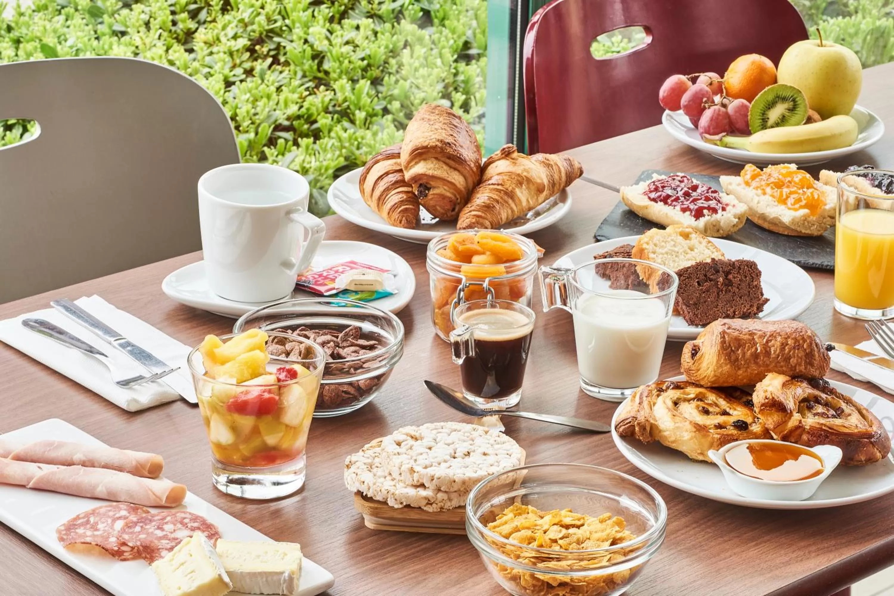 Breakfast in Sure Hotel by Best Western Valence Nord