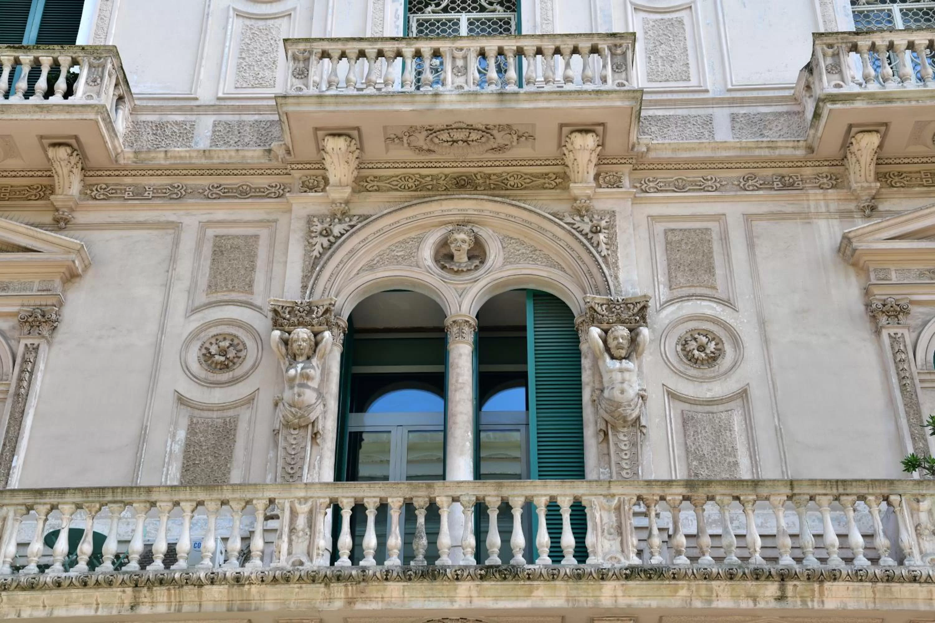 Facade/entrance in Sisuites