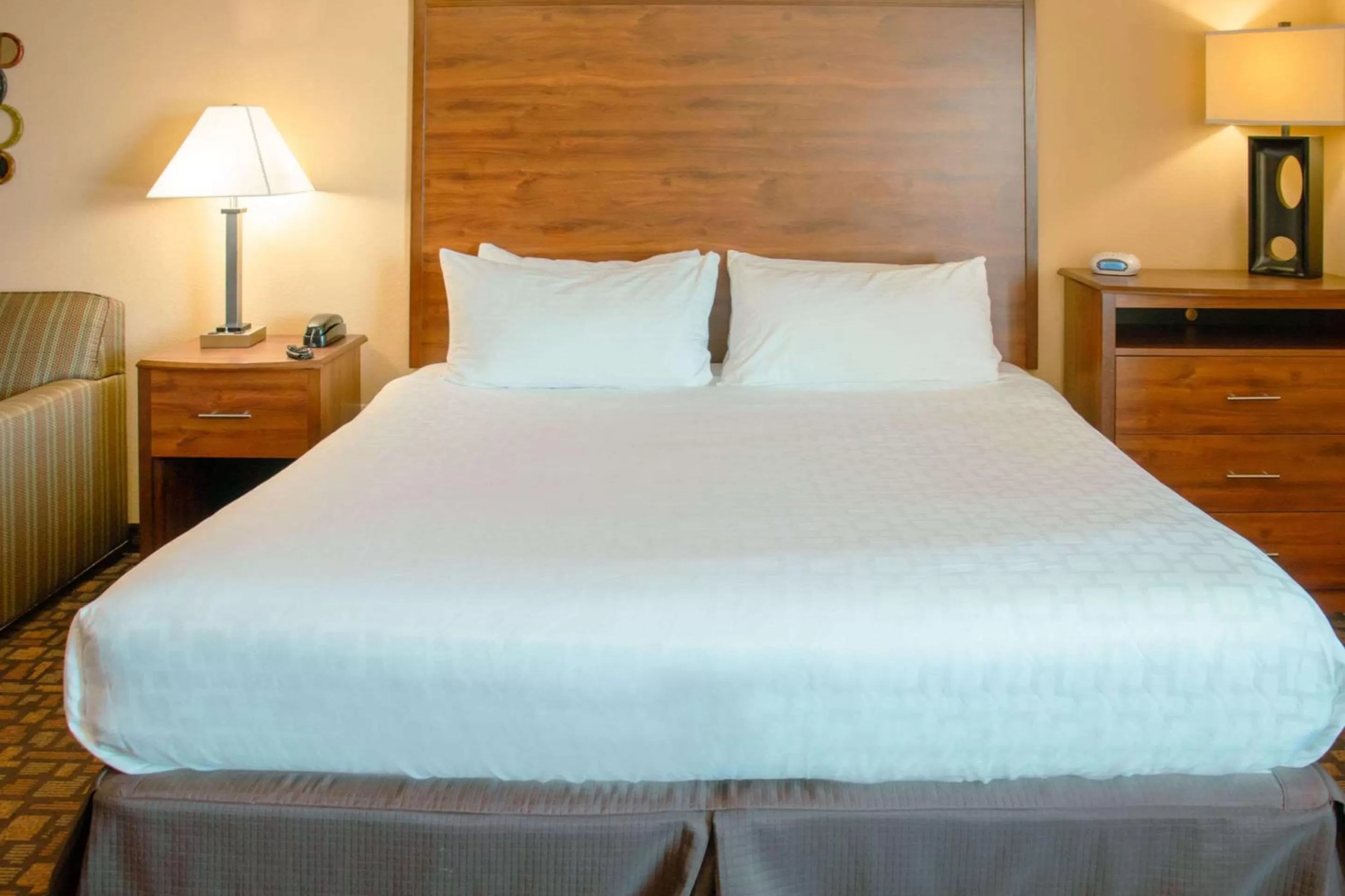 Bedroom, Bed in Grand Forks Lodge and Suites