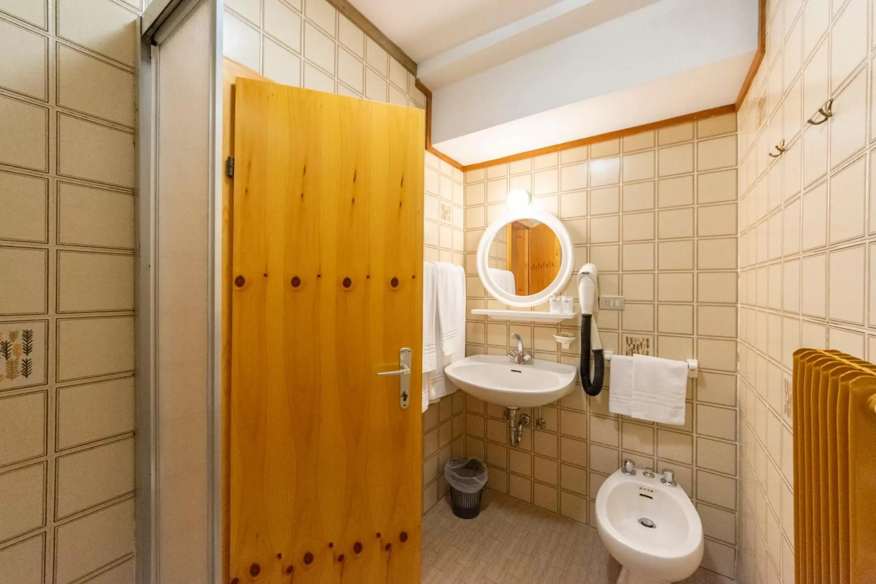 Economy Triple Room in Hotel Valsorda Economy Triple Room in Hotel Valsorda