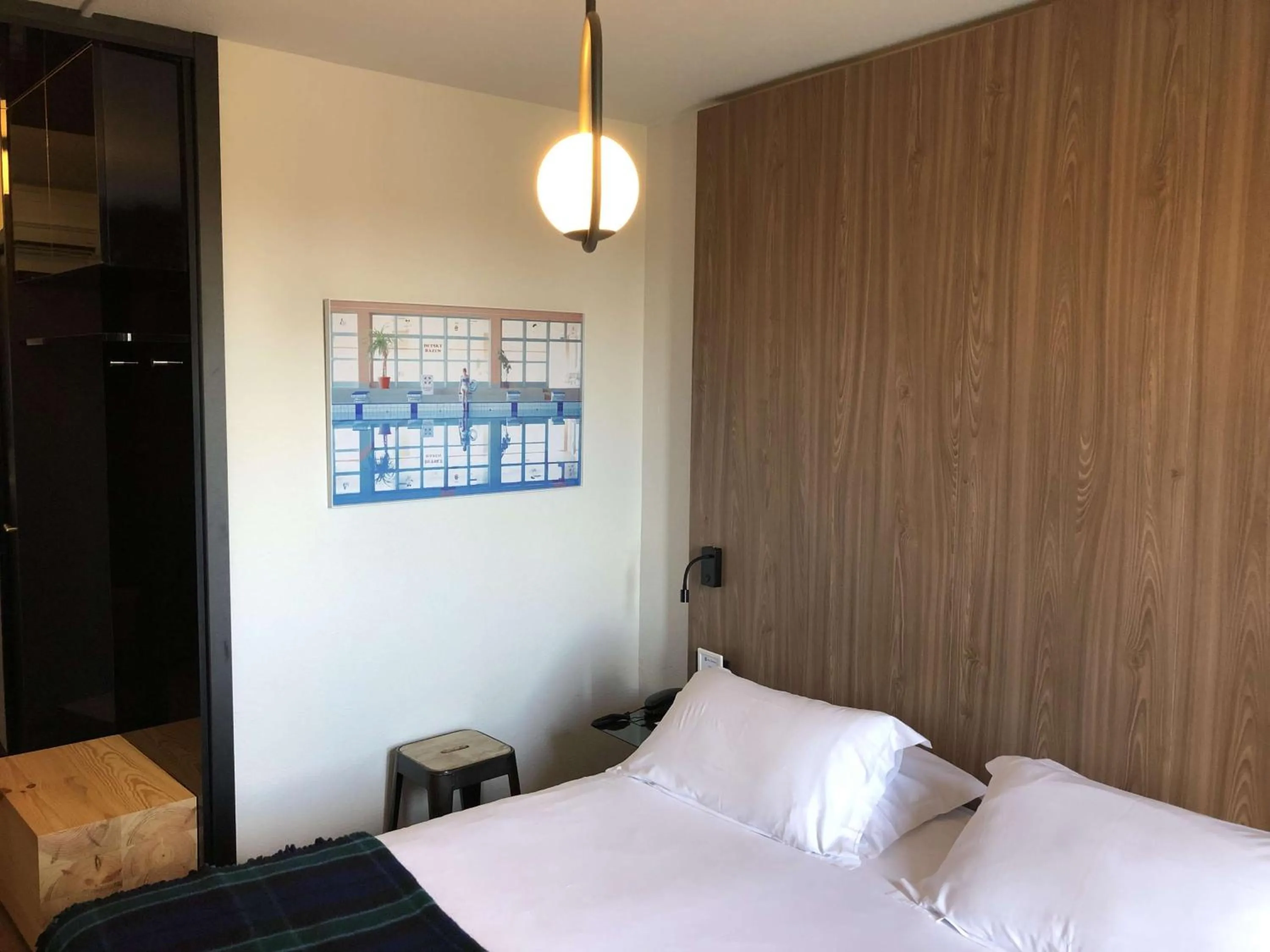 Photo of the whole room, Bed in Best Western Bridge Hotel Lyon East