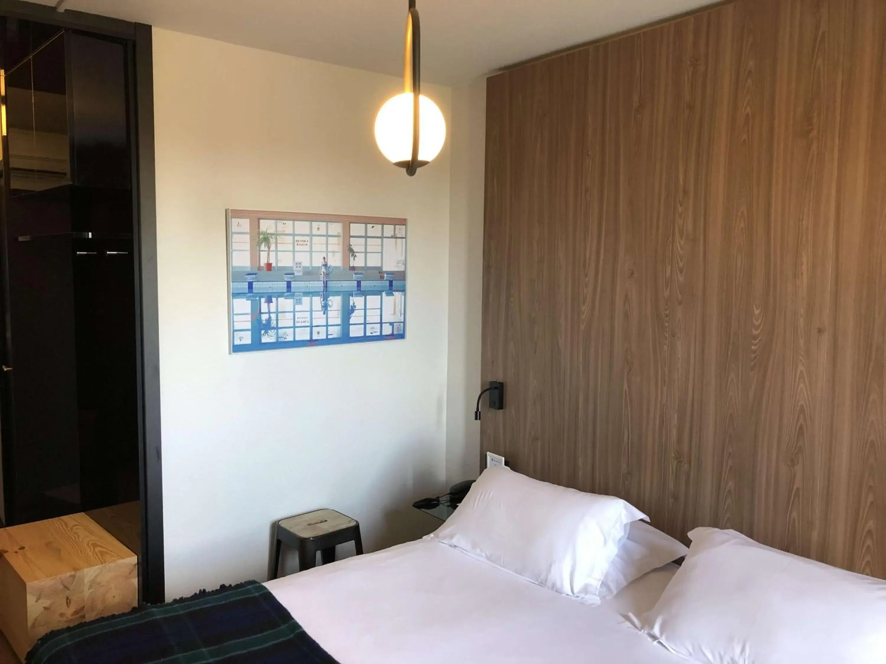 Executive Queen Room in Best Western Bridge Hotel Lyon East Executive Queen Room in Best Western Bridge Hotel Lyon East