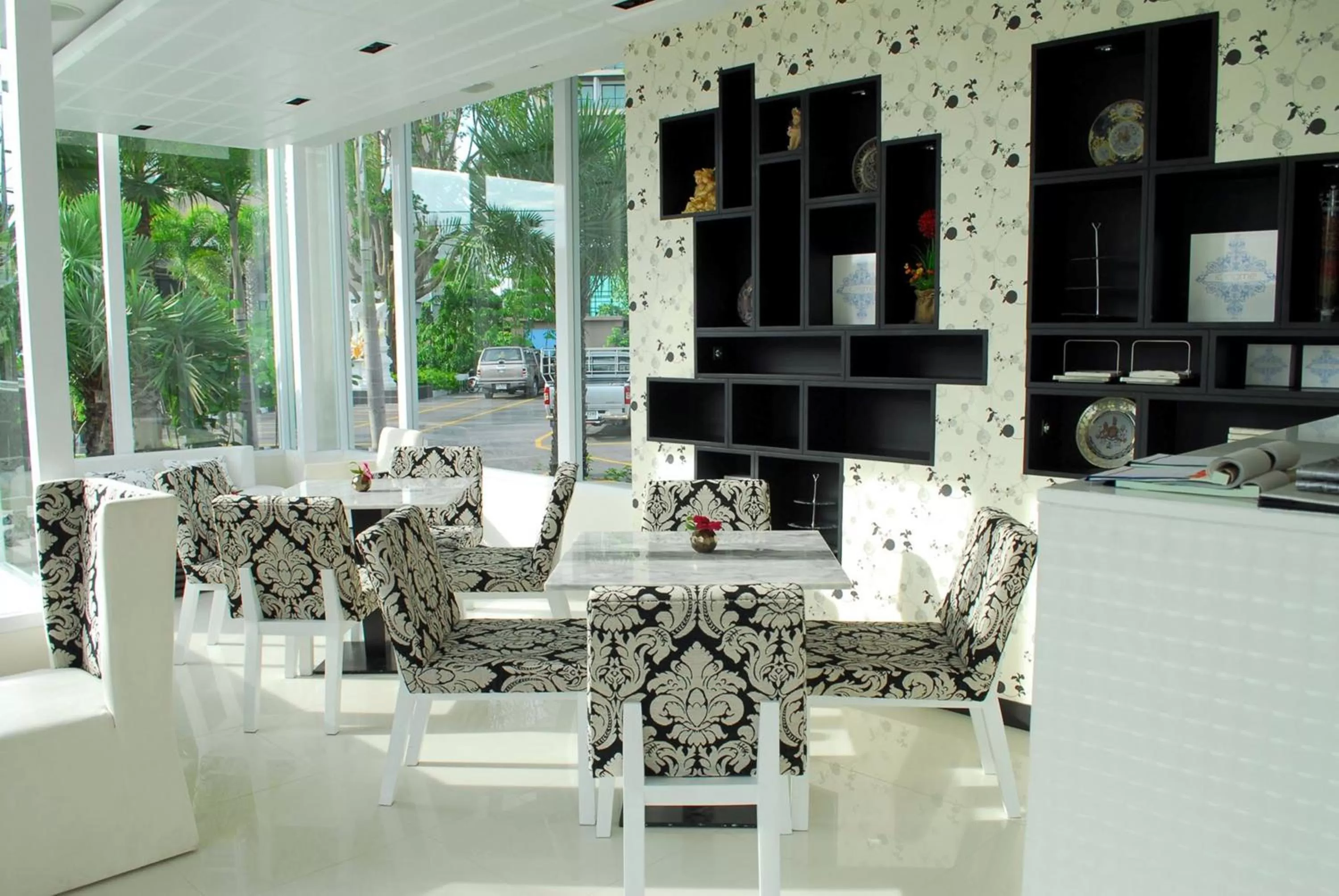 Restaurant/places to eat in The Zign Hotel