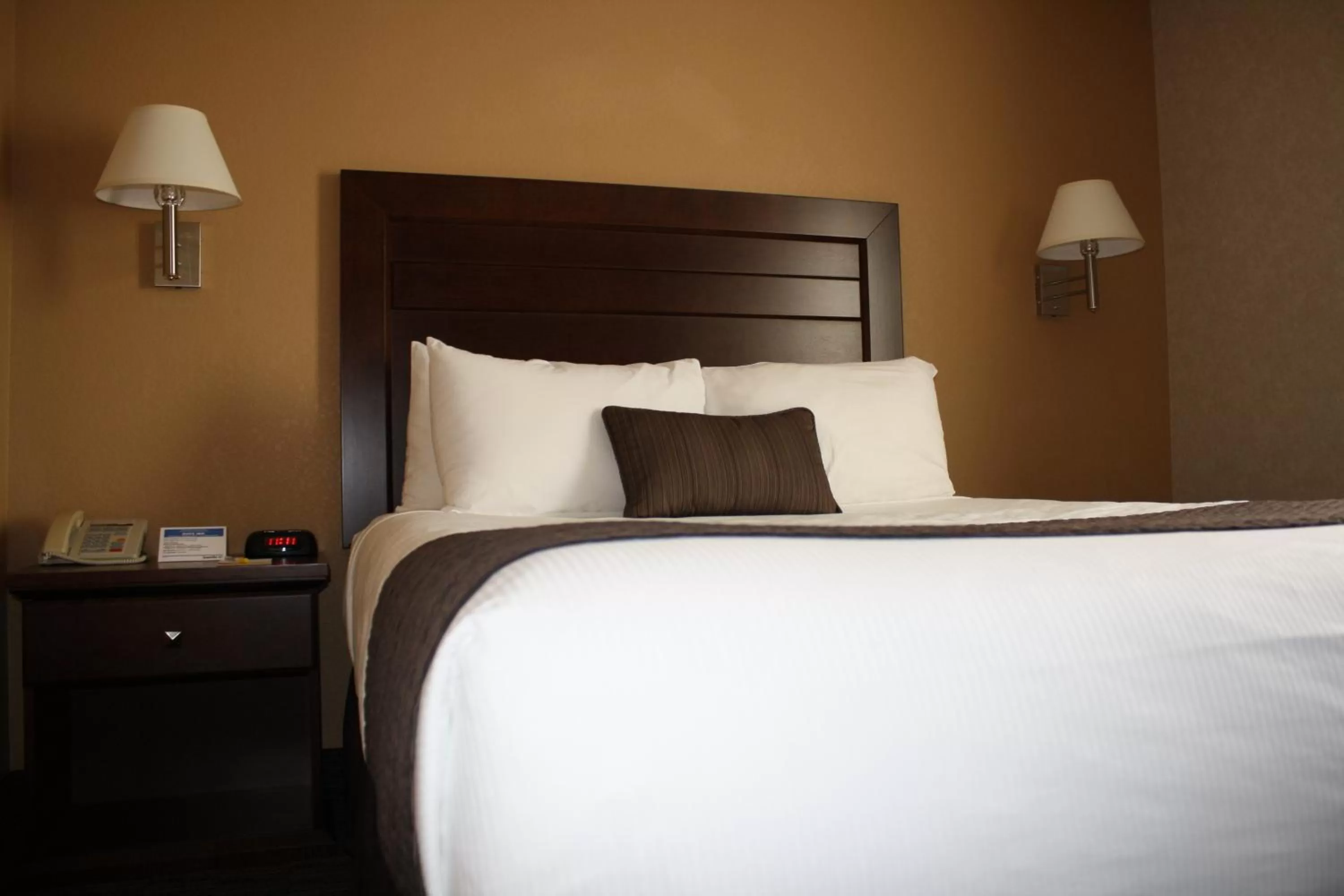 Queen Room - Disability Access in Days Inn by Wyndham Estevan