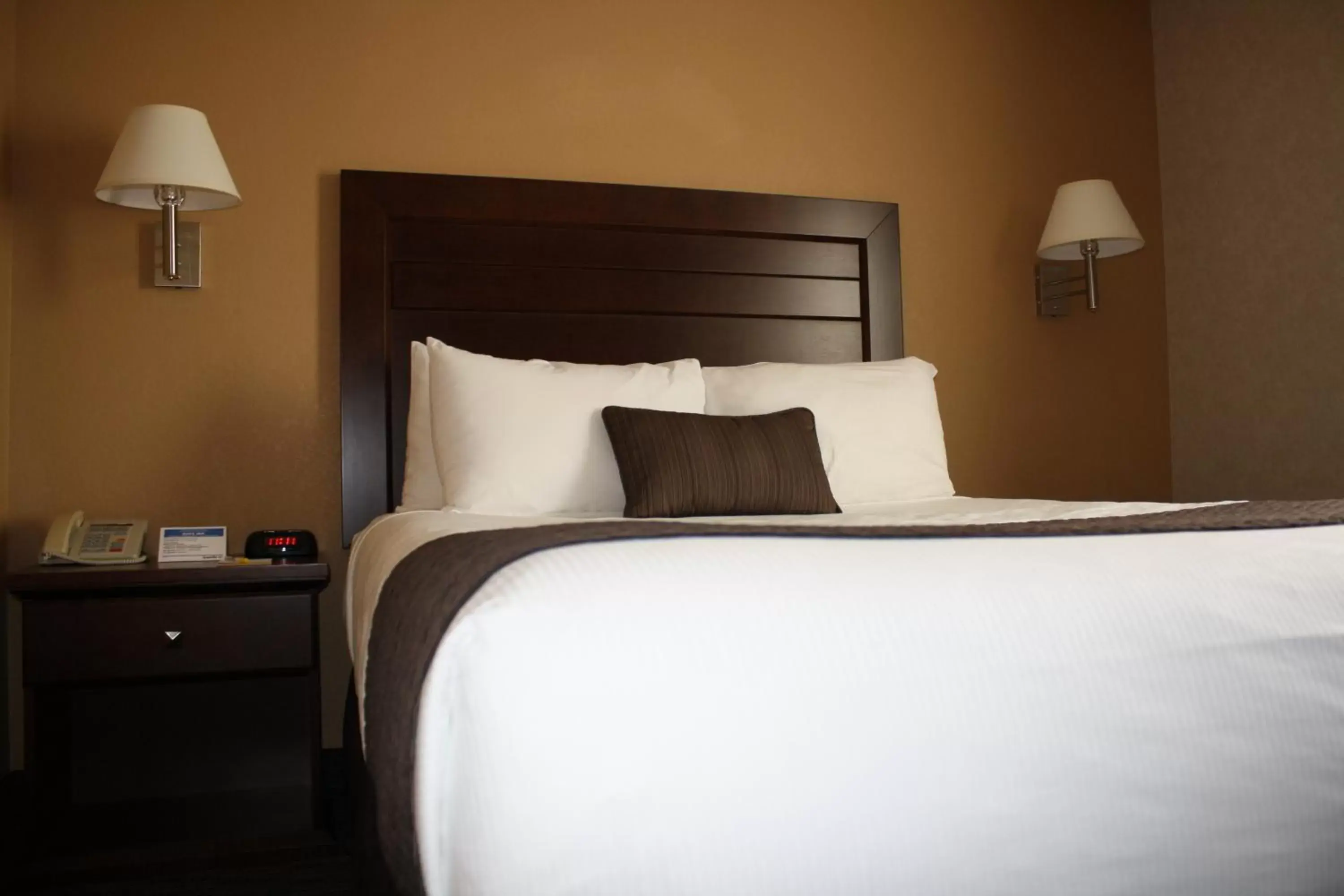 Queen Room - Disability Access in Days Inn by Wyndham Estevan Queen Room - Disability Access in Days Inn by Wyndham Estevan