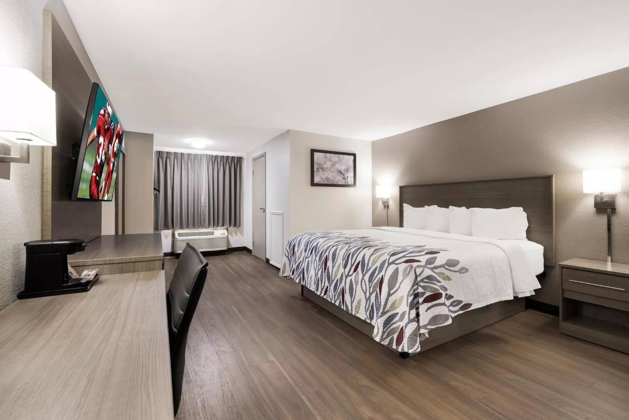 Bedroom, Bed in Red Roof Inn Weedsport