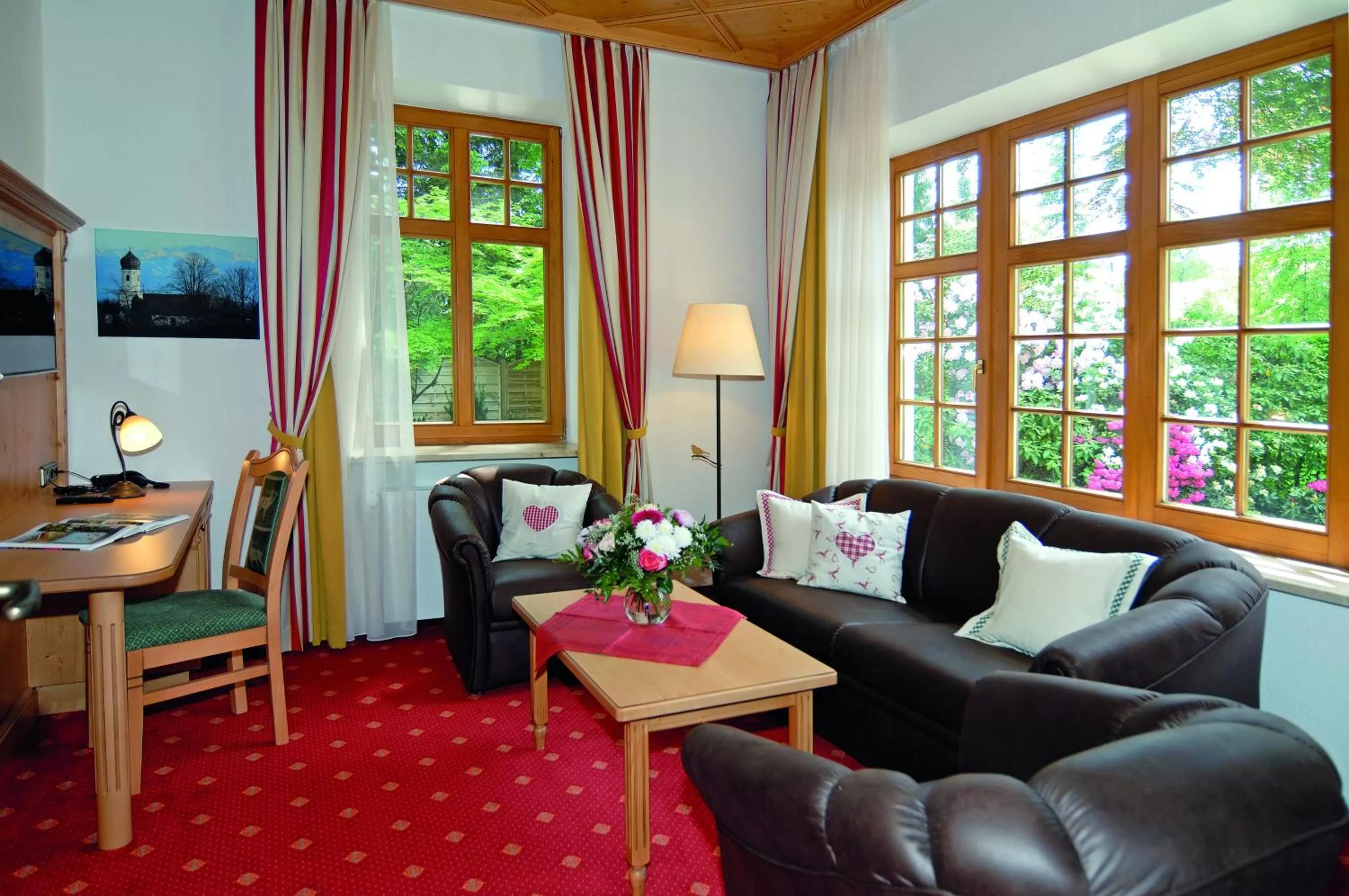 Seating area in Hotel Alpenhof - ruhige Wohlfühloase zwischen München, dem Fünf-Seenland und den Bergen, in S-Bahnnähe
