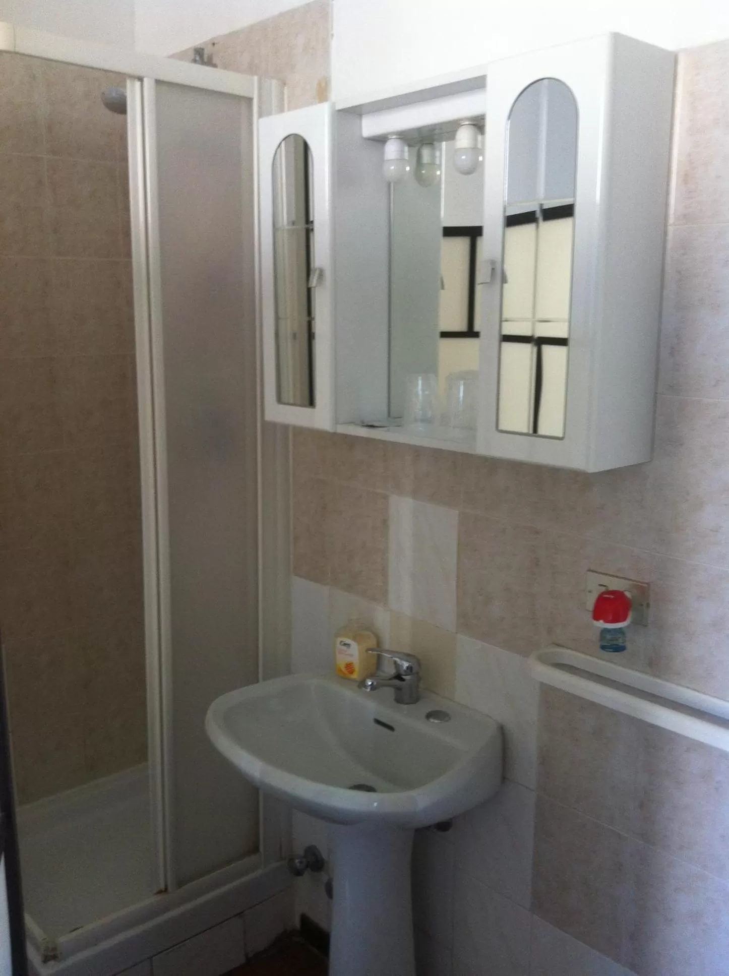 Shower in Hotel Gambara