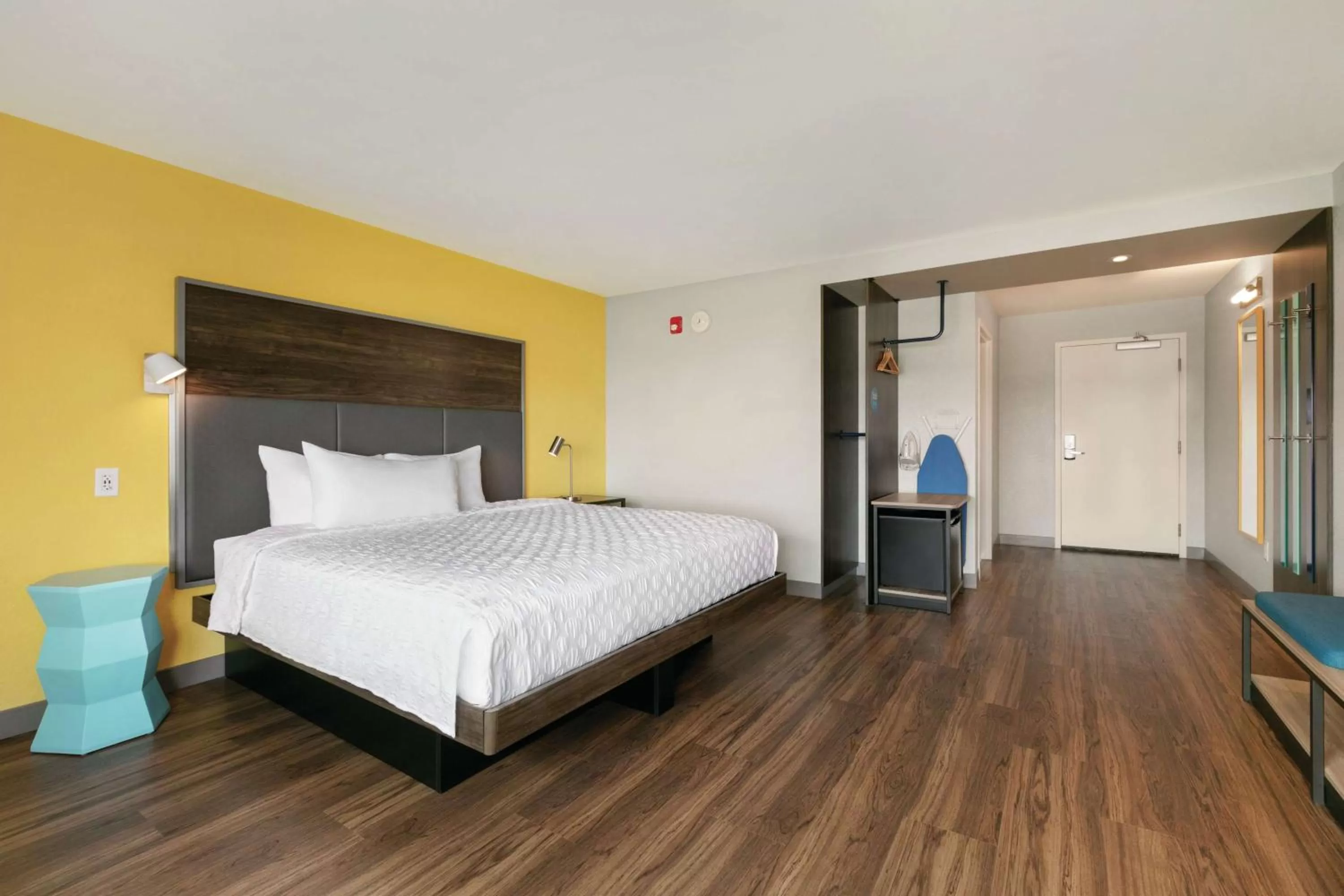 King Room with Accessible Tub - Mobility Access in Tru By Hilton Sebring FL