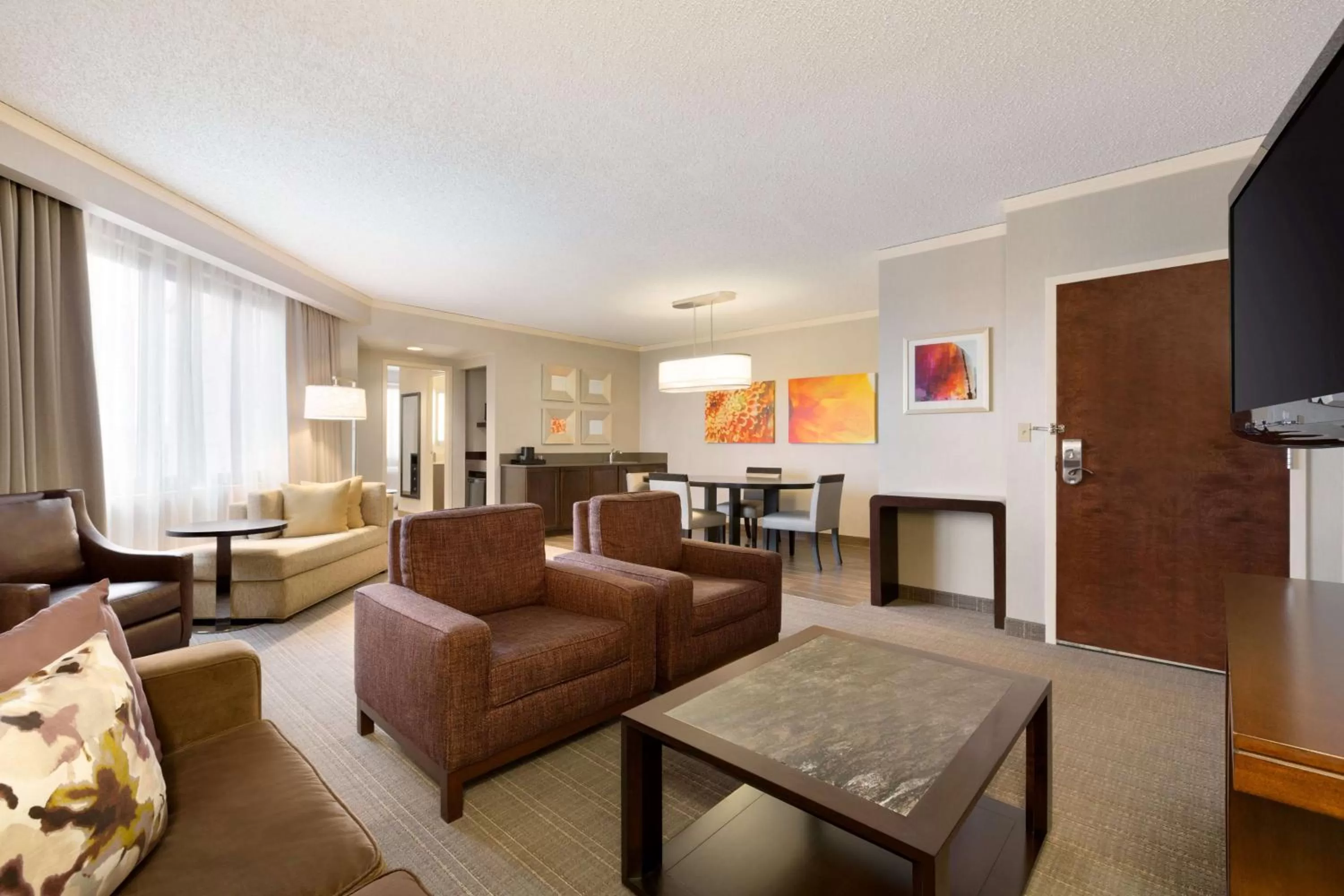 Living room in Embassy Suites by Hilton Chicago North Shore Deerfield