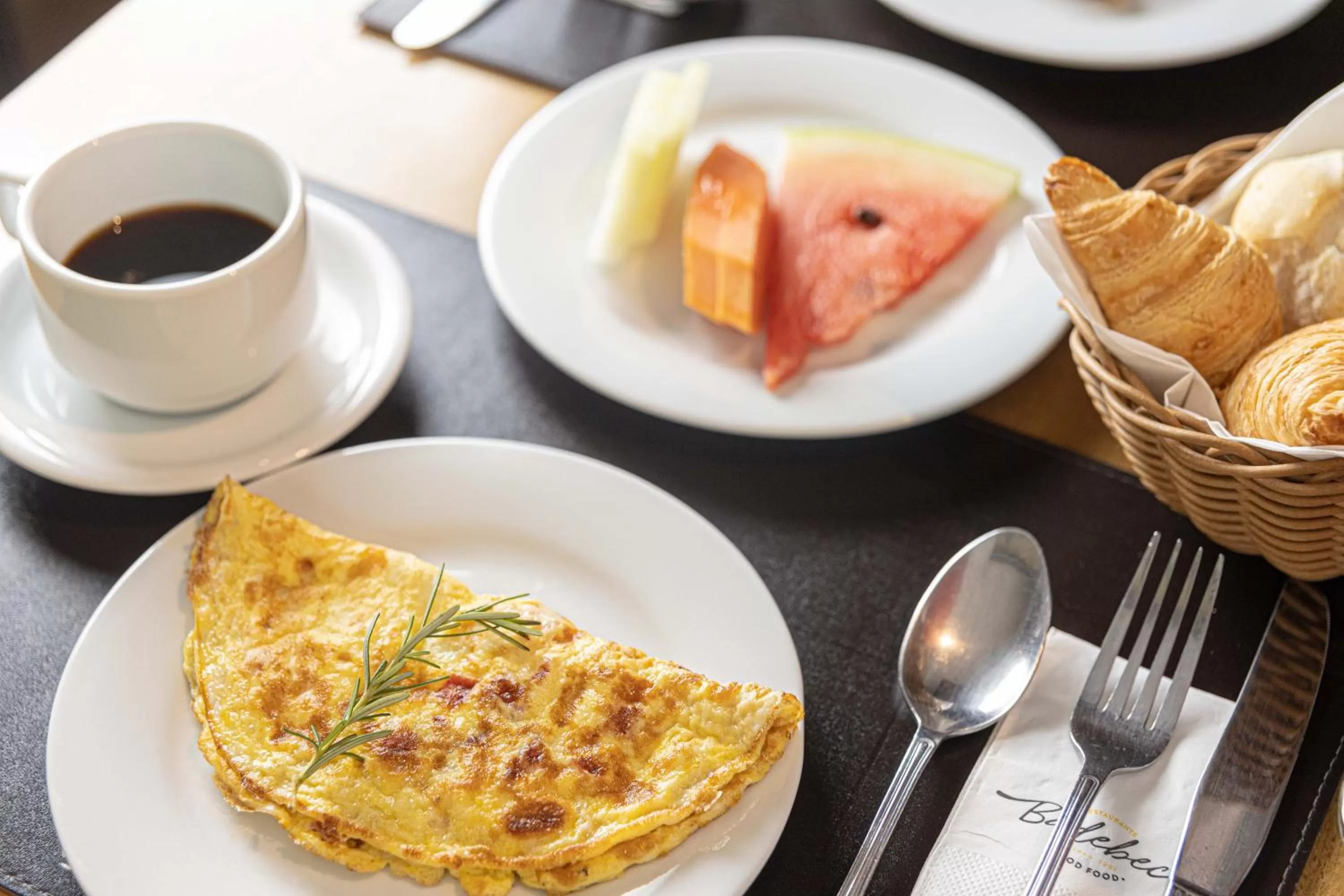 Restaurant/places to eat in Radisson Oscar Freire