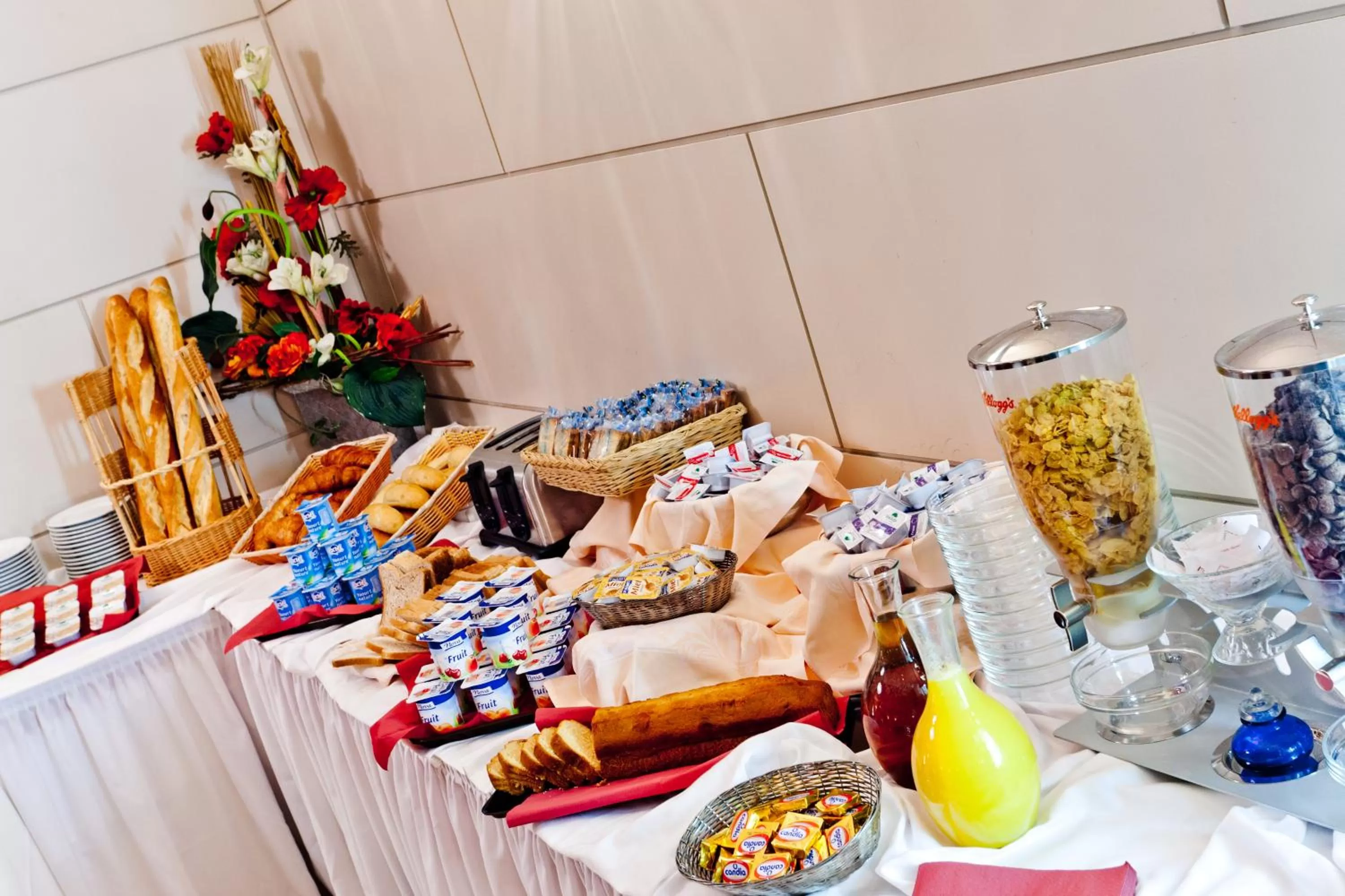 Restaurant/places to eat in Hôtel Continental