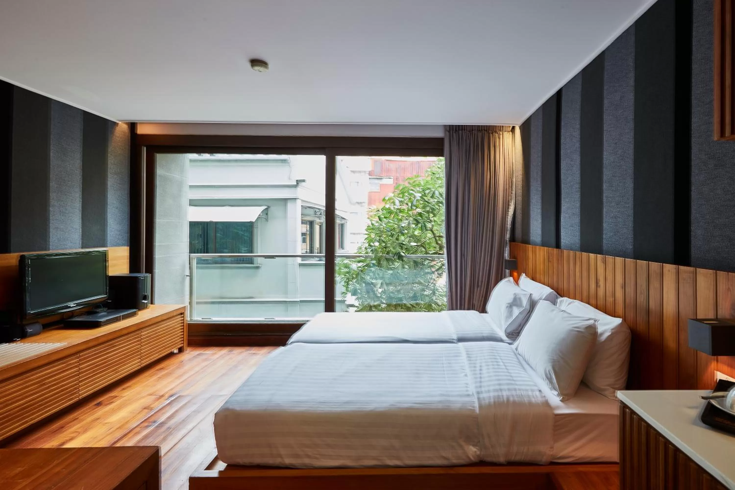 Area and facilities, Bed in LUXX Langsuan Hotel - SHA Plus