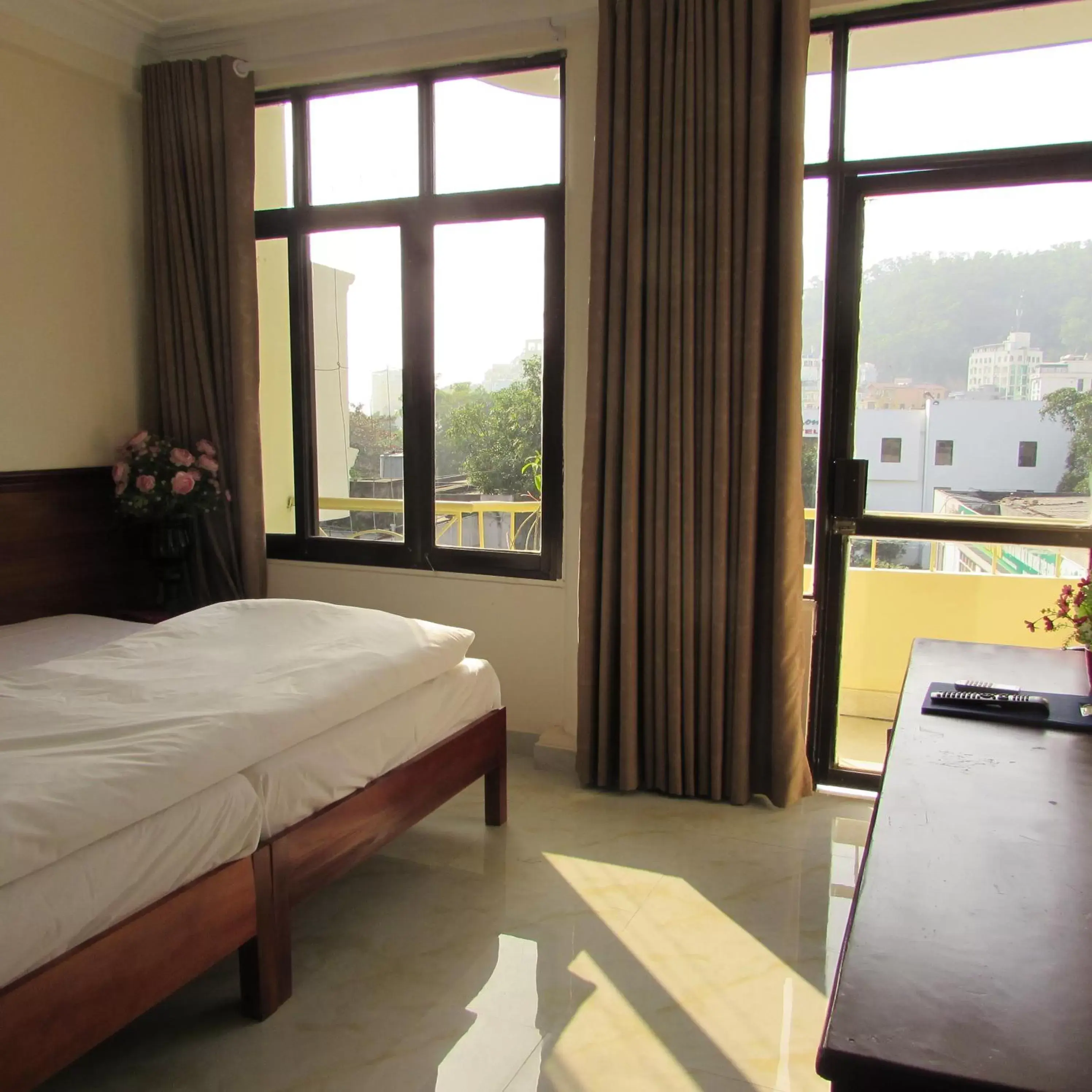 Deluxe Double or Twin Room with Balcony in Viet Nhat Halong Hotel - Bai Chay Deluxe Double or Twin Room with Balcony in Viet Nhat Halong Hotel - Bai Chay