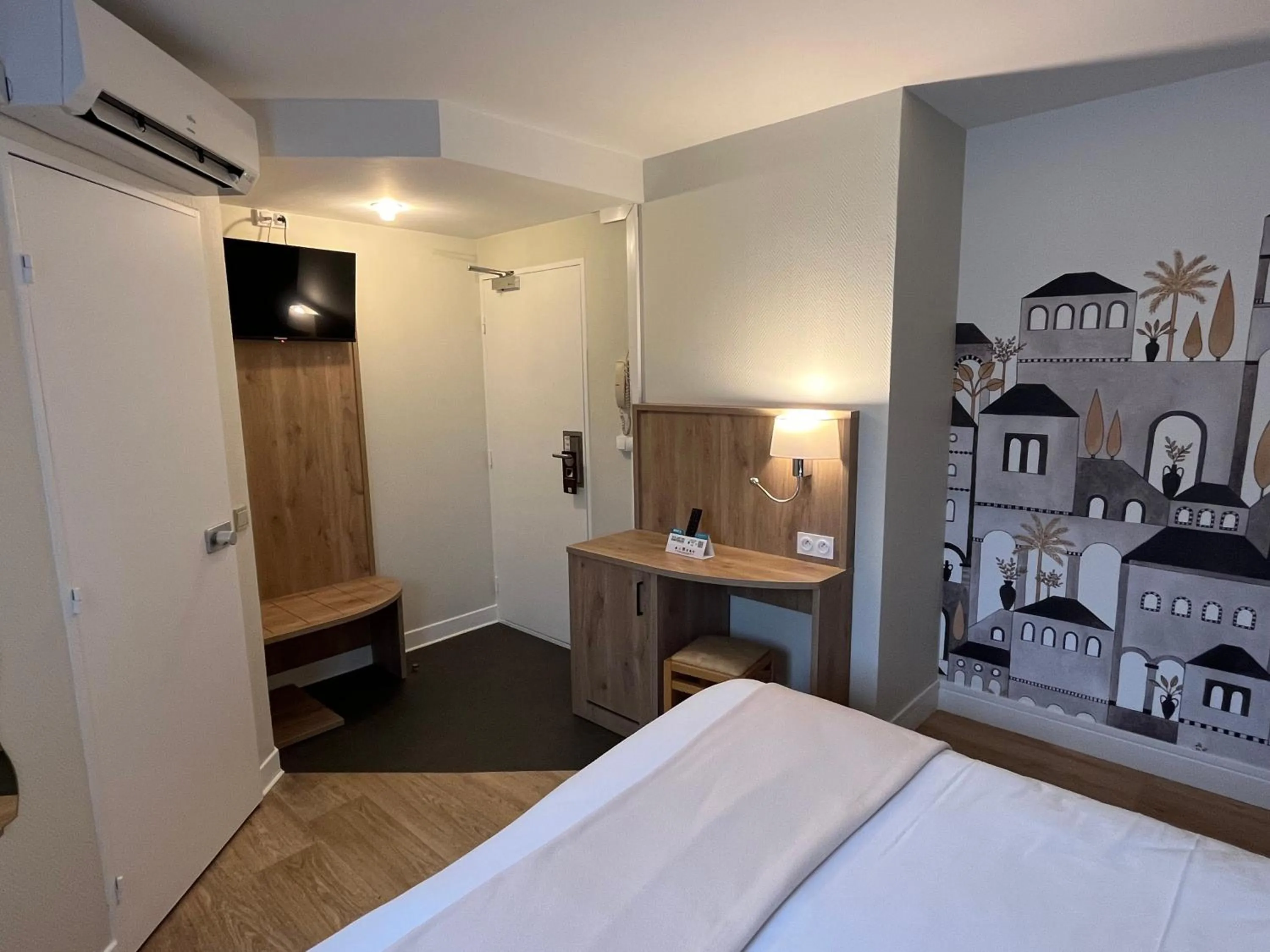 Bed in Logis Hôtel Restaurant Du Lion D'argent Et Des Tanneries