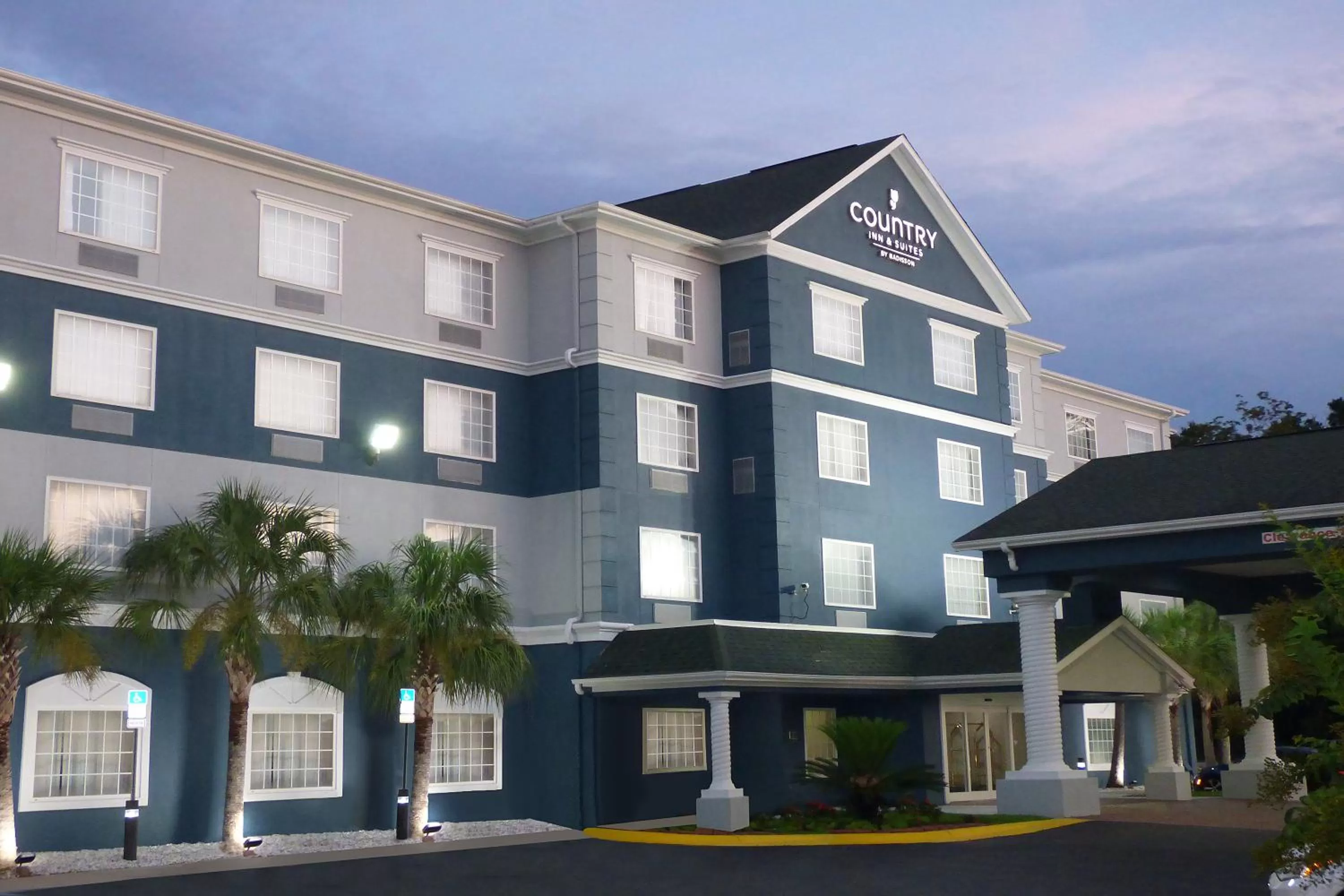 Facade/entrance in Country Inn & Suites by Radisson, Pensacola West, FL