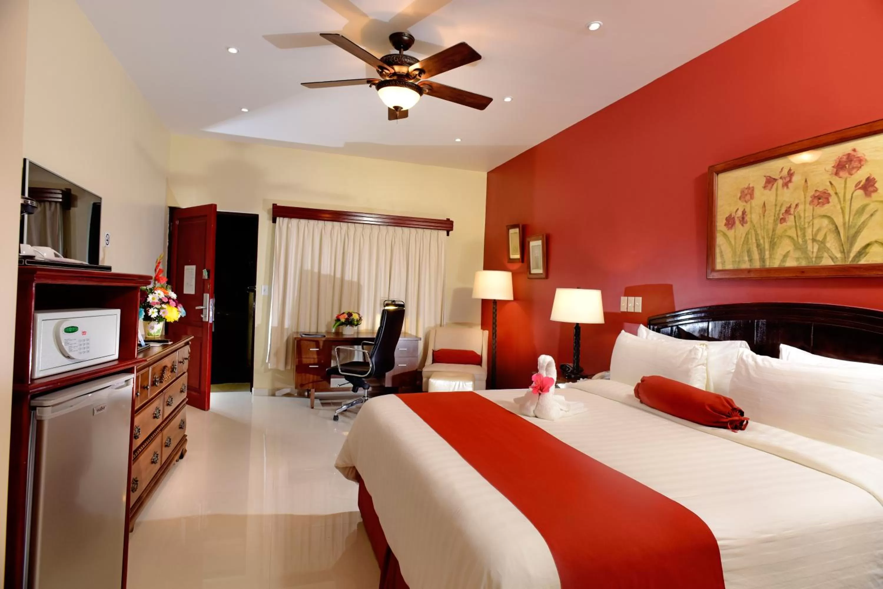 Bedroom, Bed in Best Western Plus Belize Biltmore Plaza