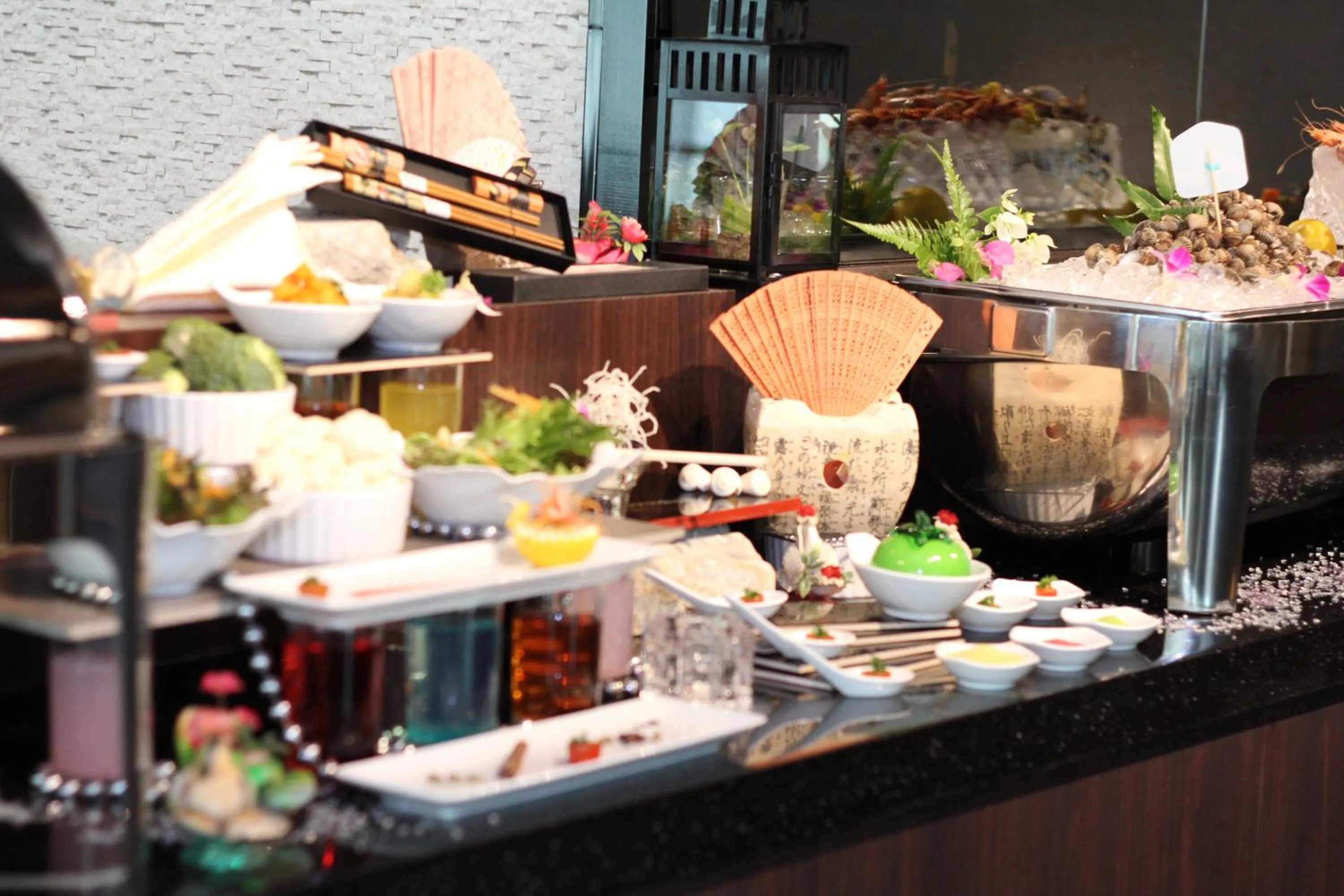 Restaurant/places to eat in Nexus Regency Suites & Hotel