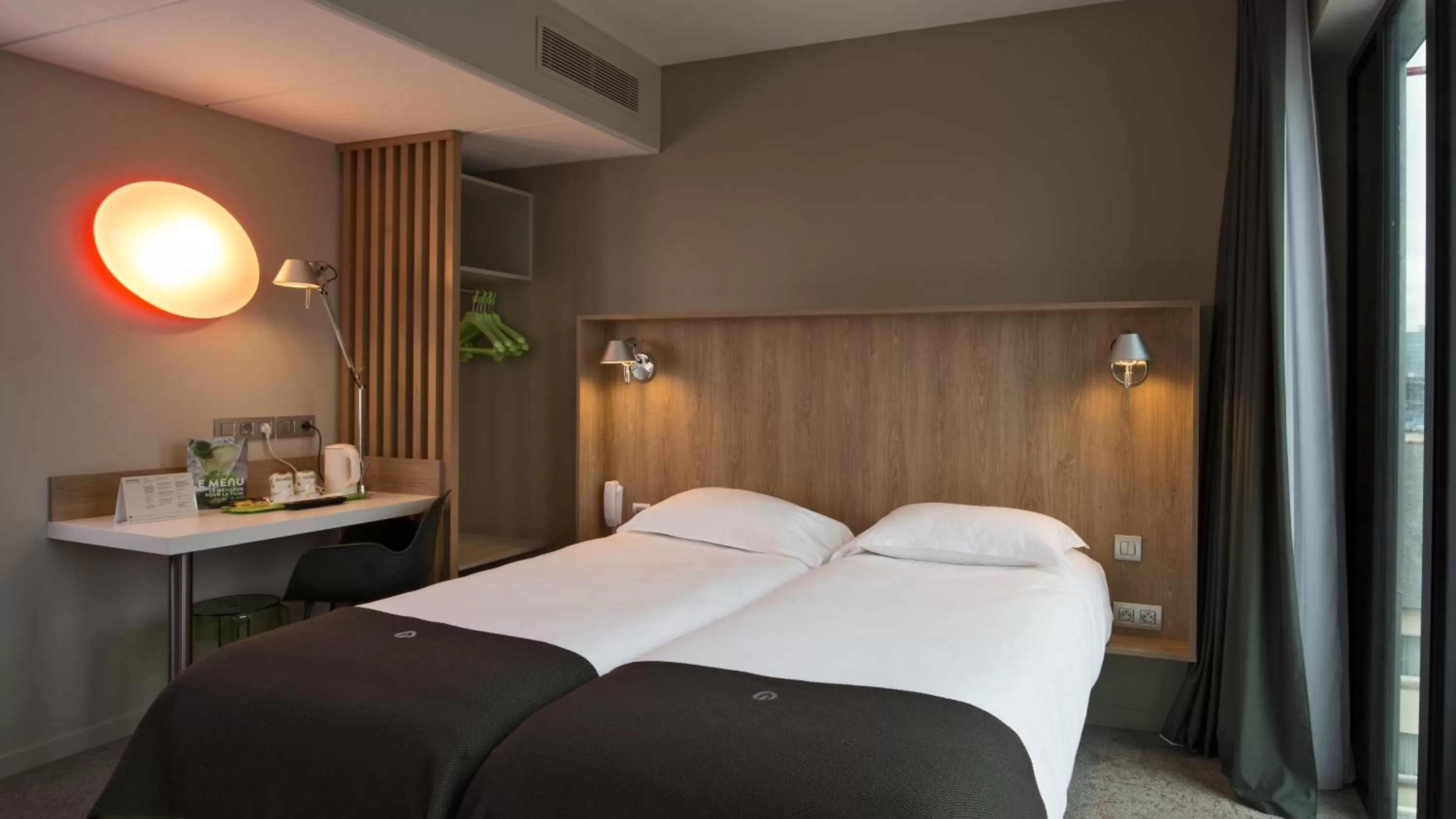 Photo of the whole room, Bed in Campanile Rennes Centre - Gare