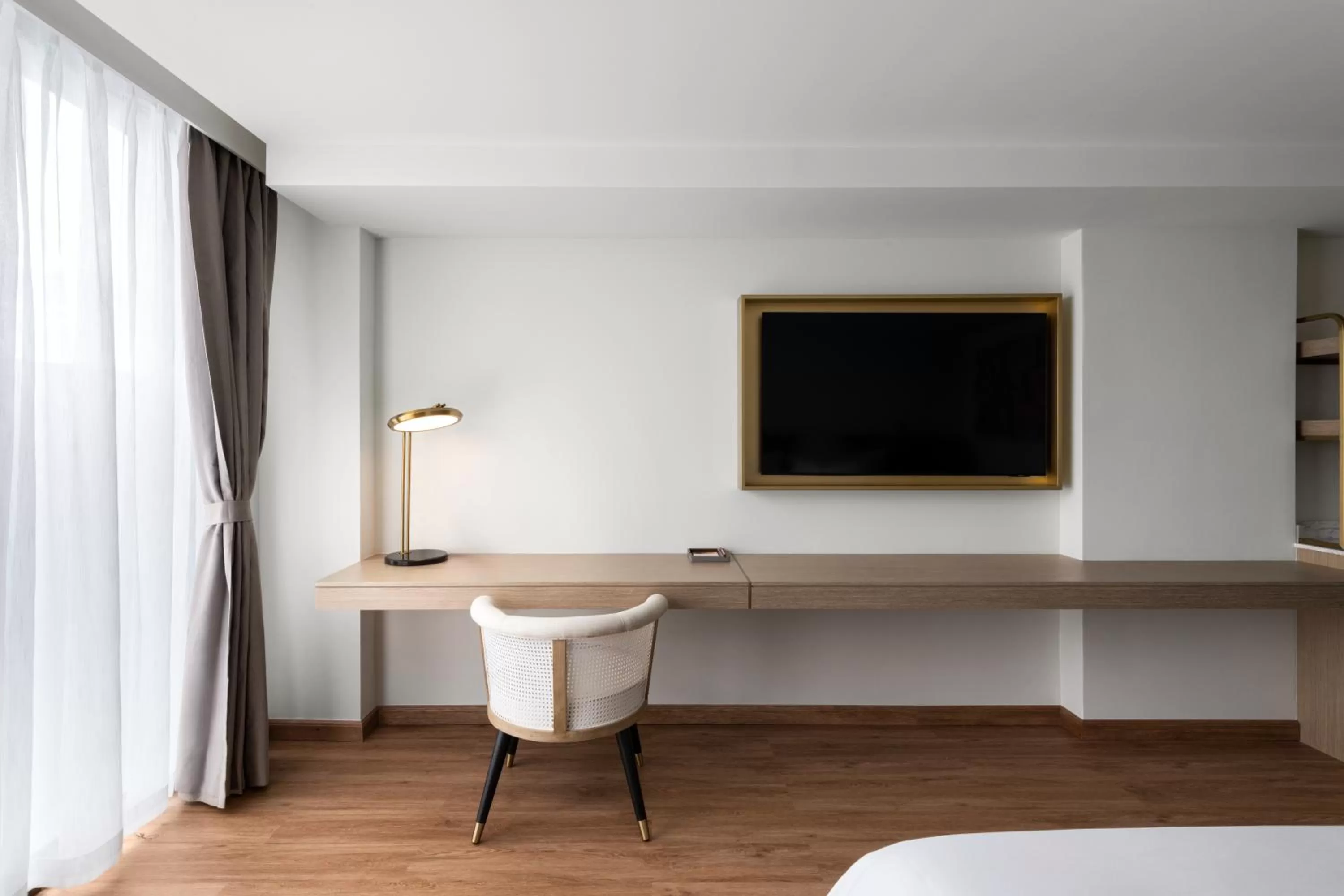 TV and multimedia in Dolce by Wyndham Hollywood
