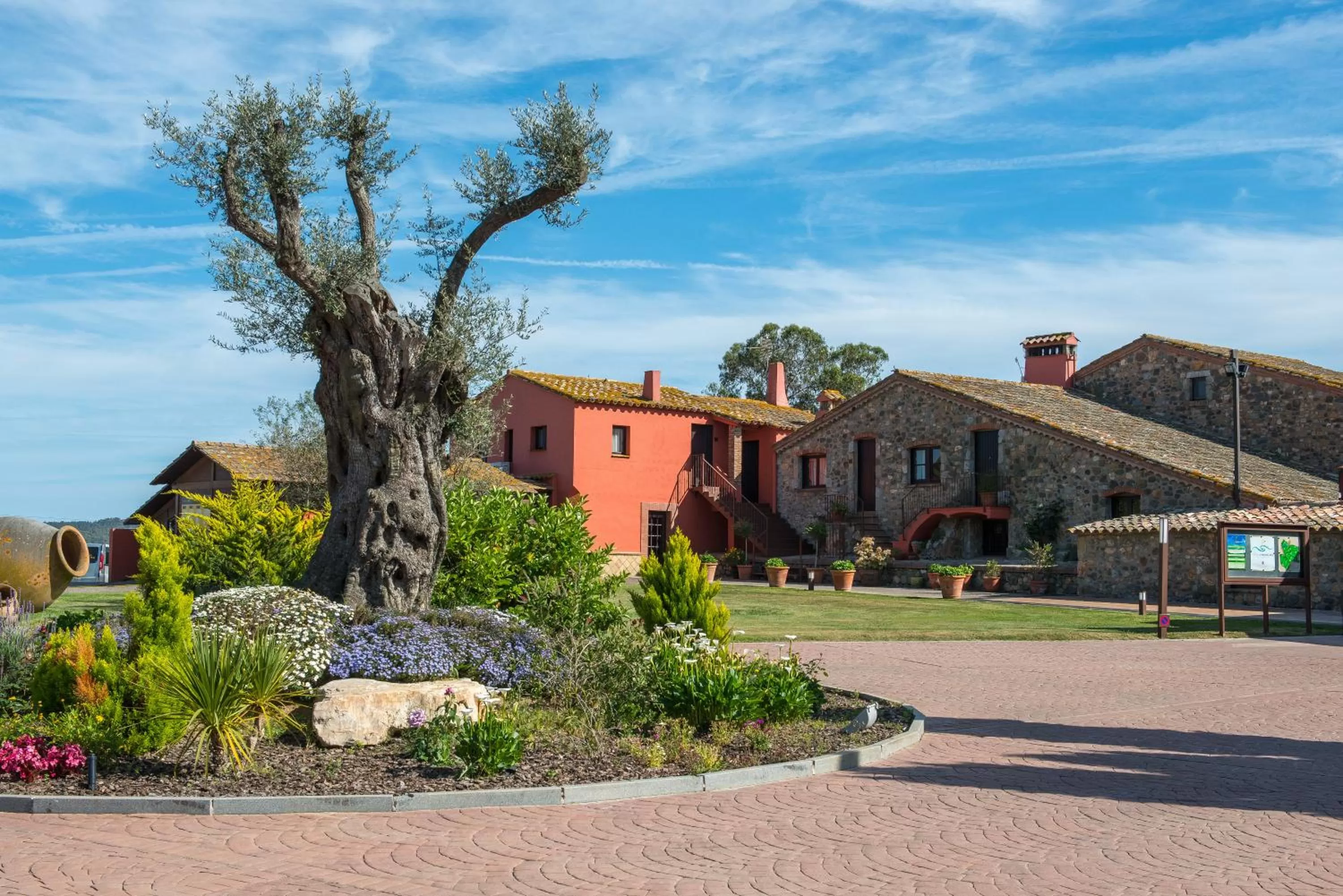 Property building in Mas Tapiolas