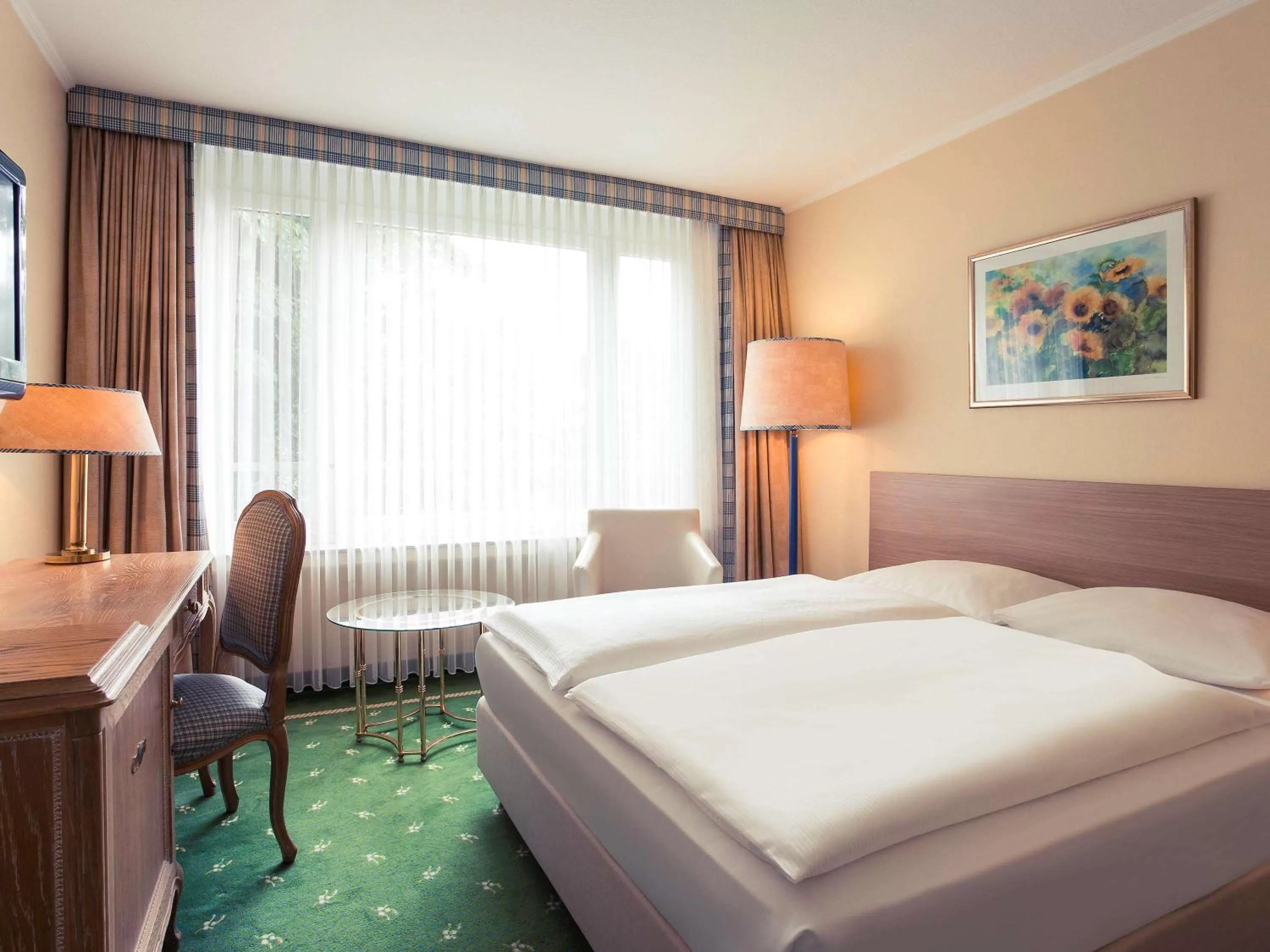 Photo of the whole room, Bed in Hotel Krefelder Hof