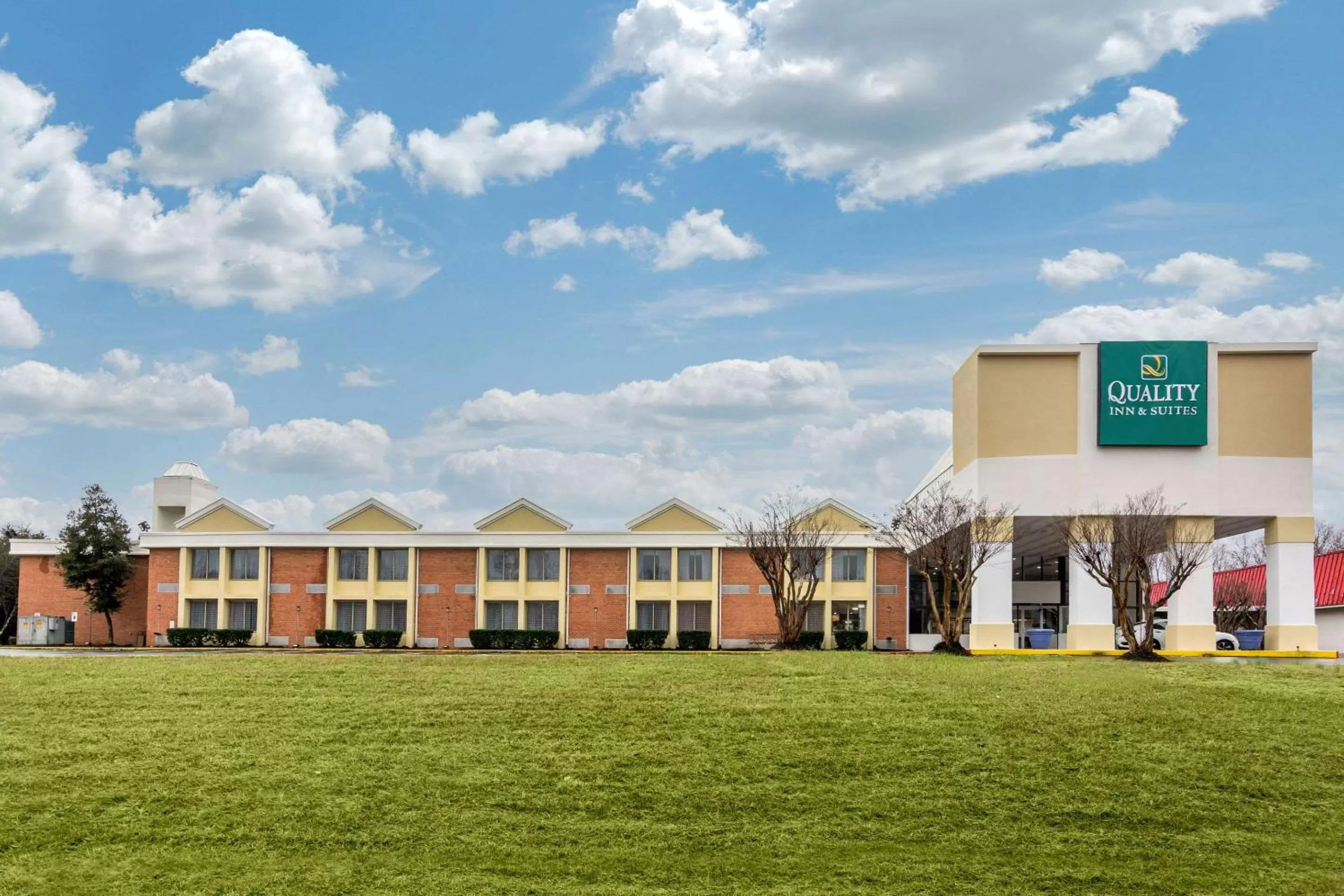 Property Building in Quality Inn & Suites