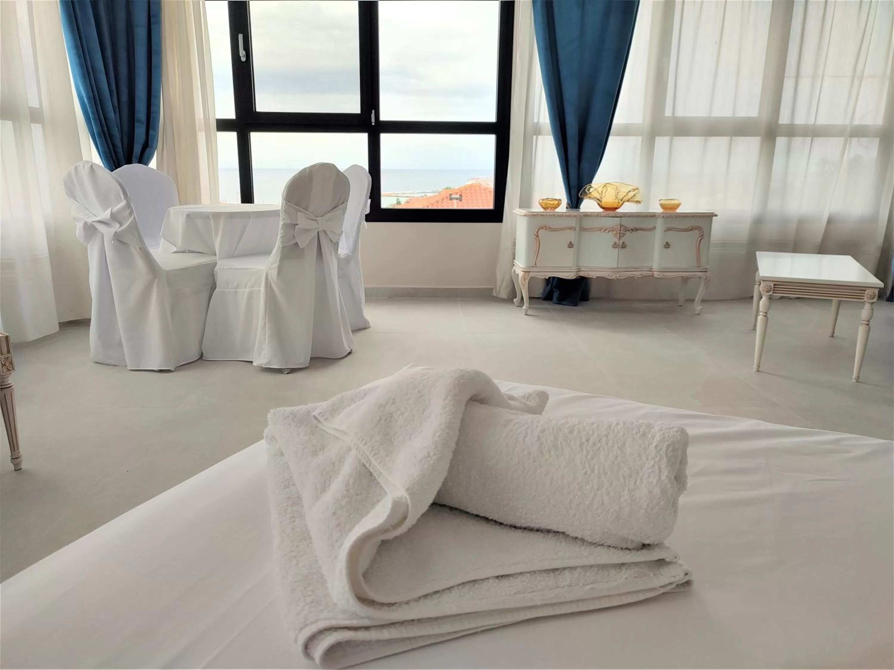 Photo of the whole room, Bed in Light Blue Hotel