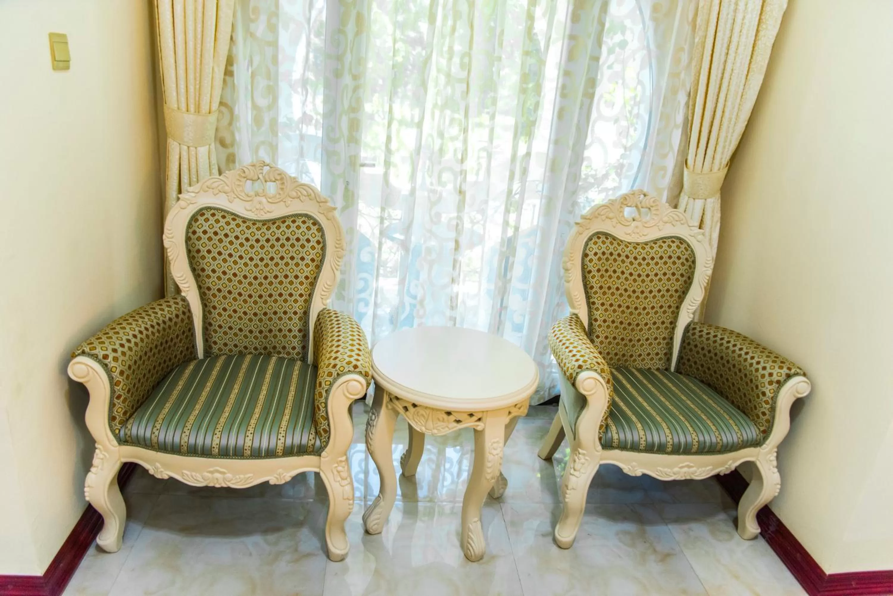 Seating area in Madinat Al Bahr Business & Spa Hotel