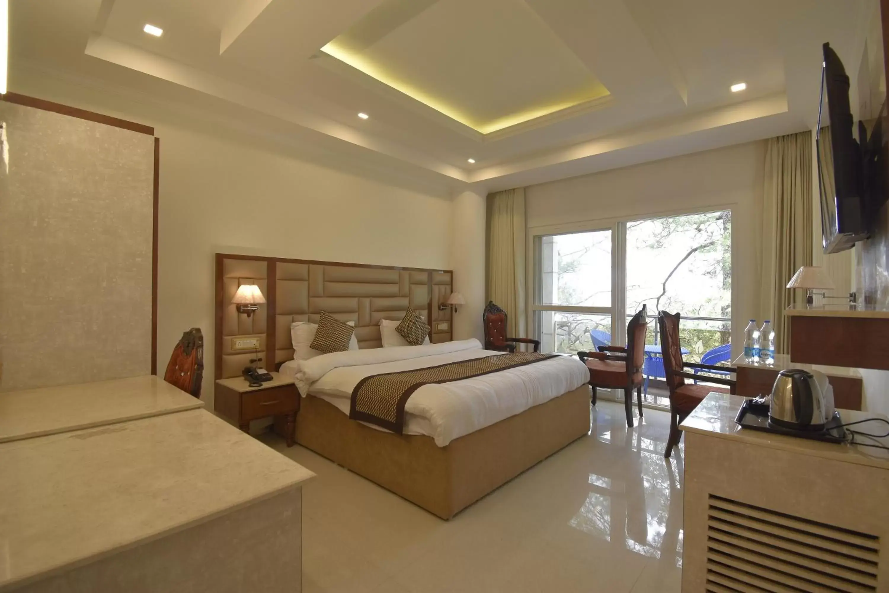 Double Room with Balcony in The Royal Castle AC Centralized Double Room with Balcony in The Royal Castle AC Centralized