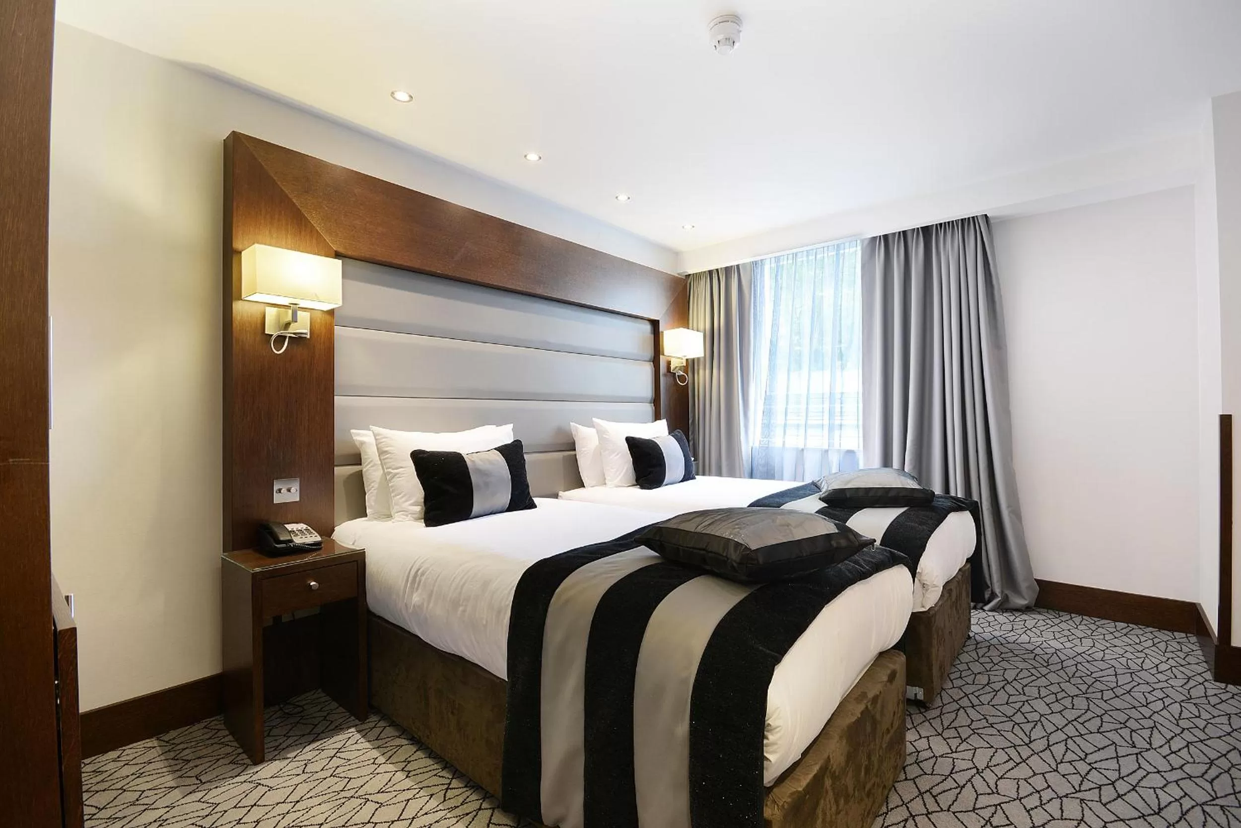 Bedroom, Bed in Park Grand Paddington Court