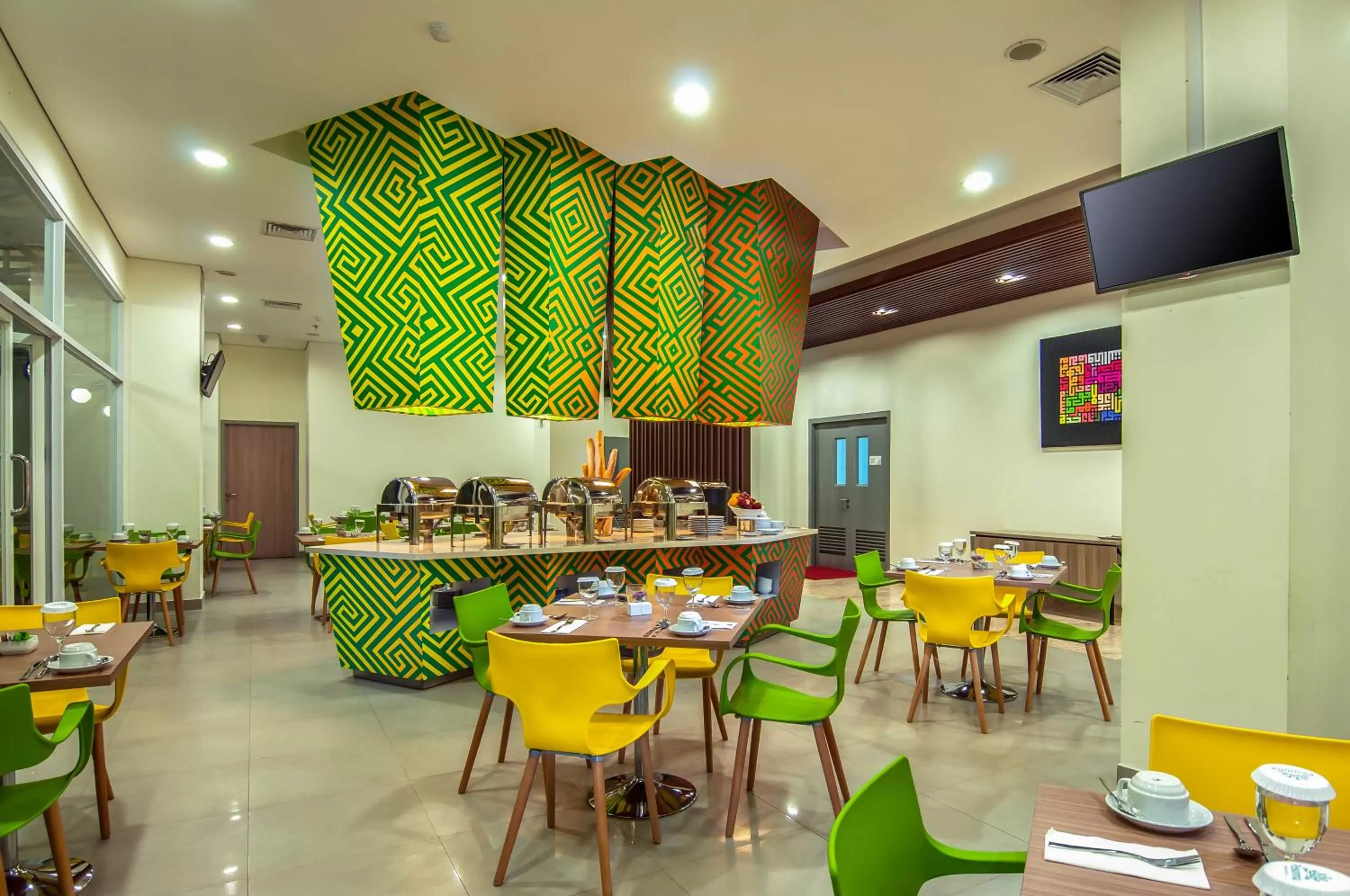 Restaurant/places to eat in KHAS Makassar Hotel