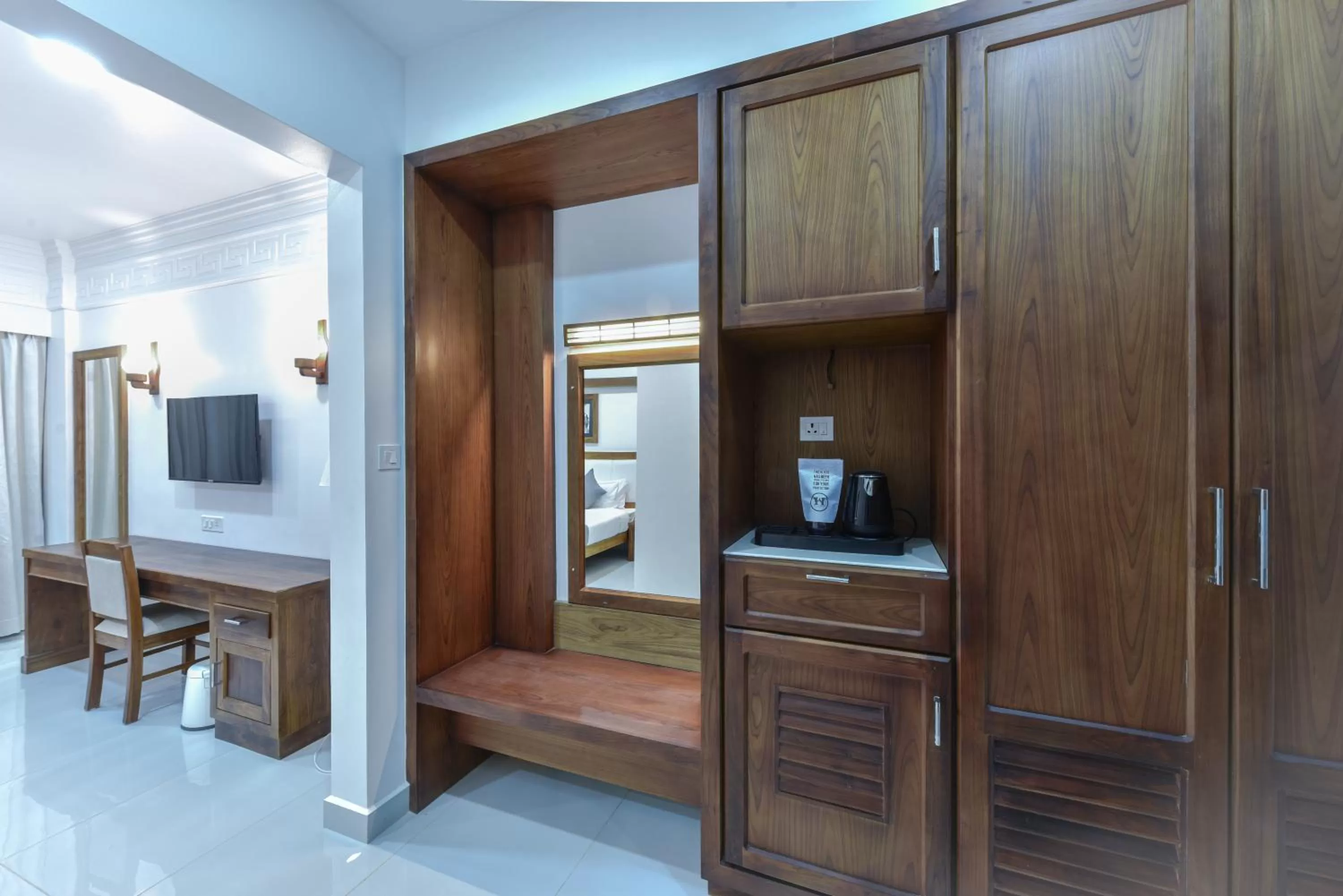 Area and facilities, TV/Entertainment Center in HOTEL WHITE HOUSE, Munnar