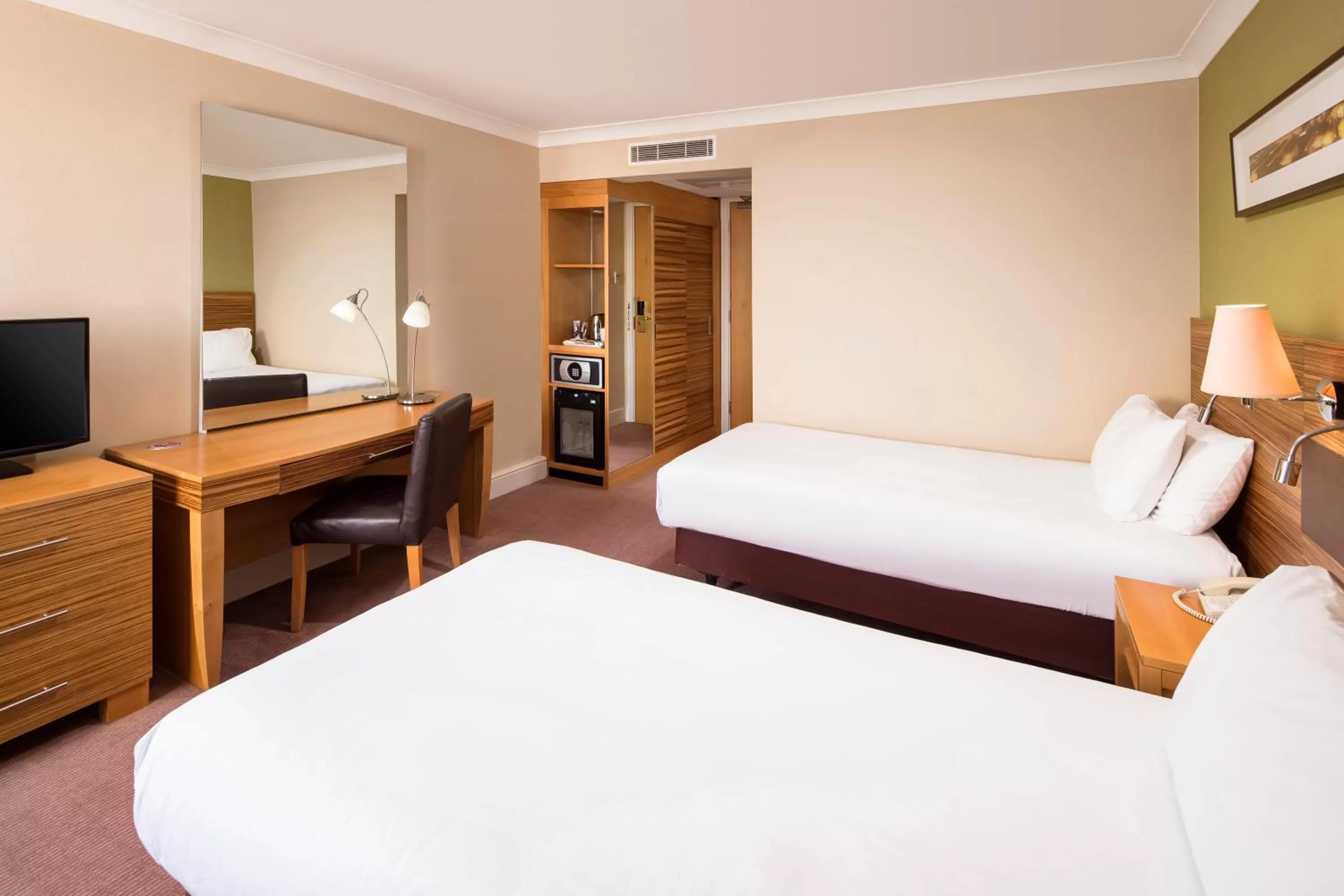 Photo of the whole room, Bed in Crowne Plaza Chester by IHG
