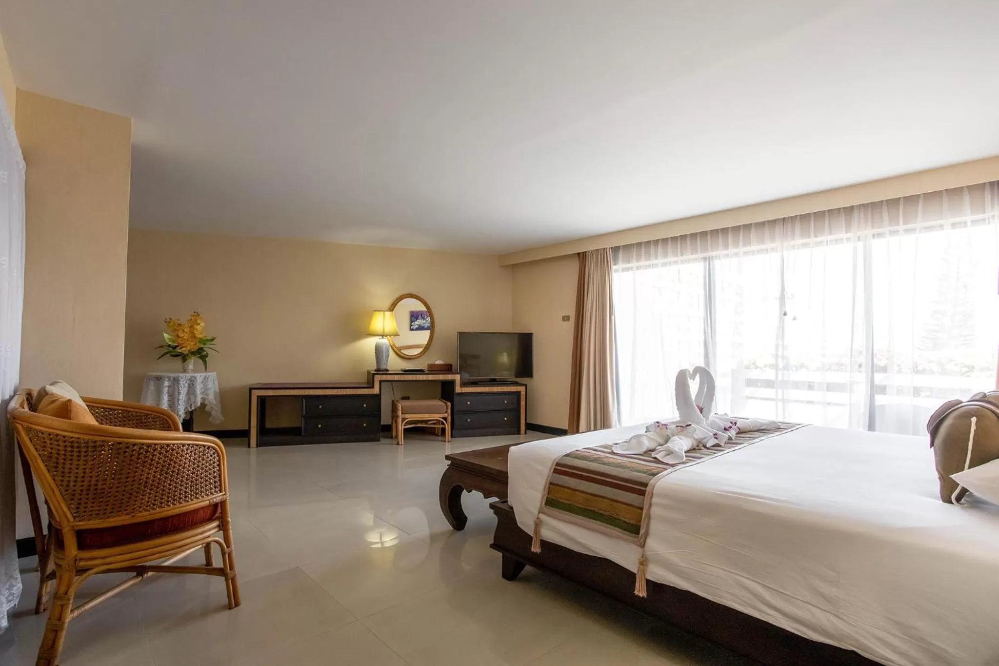 Photo of the whole room, Bed in Methavalai Hotel