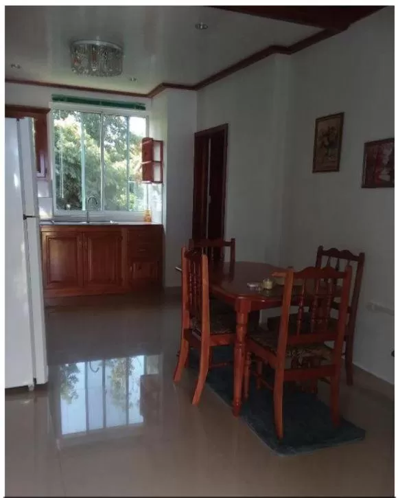 Kitchen or kitchenette, Dining Area in Riverside Hotel