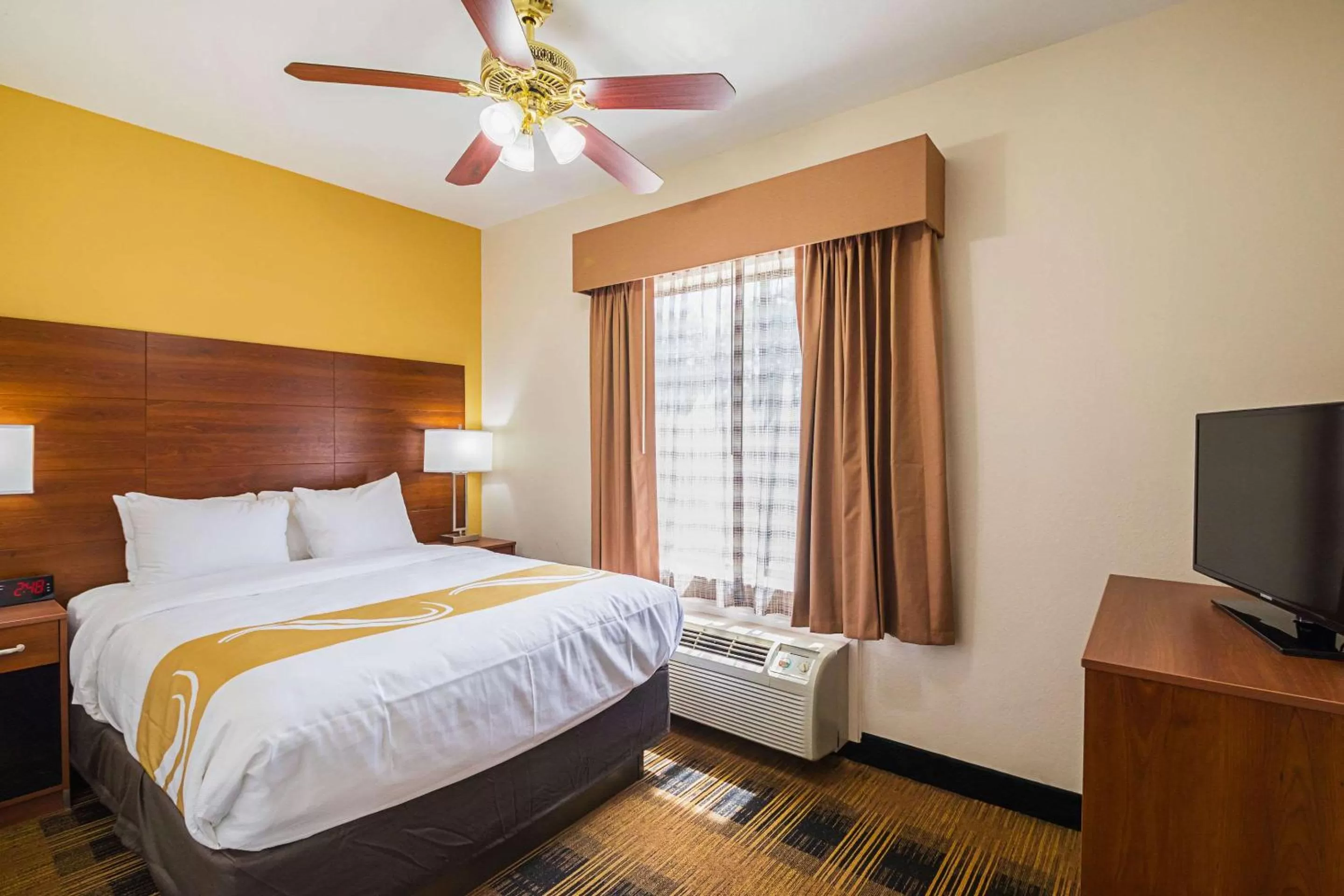 Photo of the whole room, Bed in Quality Inn & Suites Lampasas