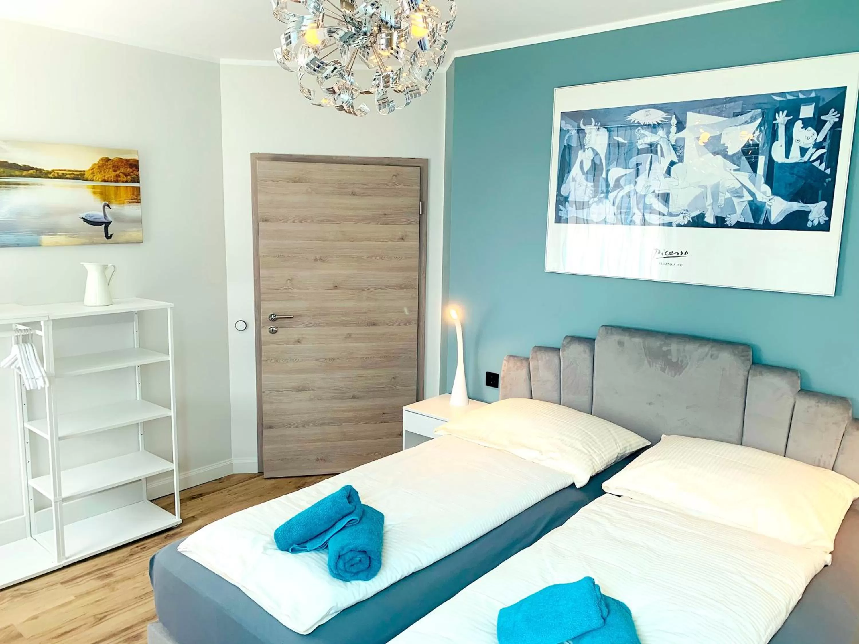 Bed in BESOTEL Mettmann