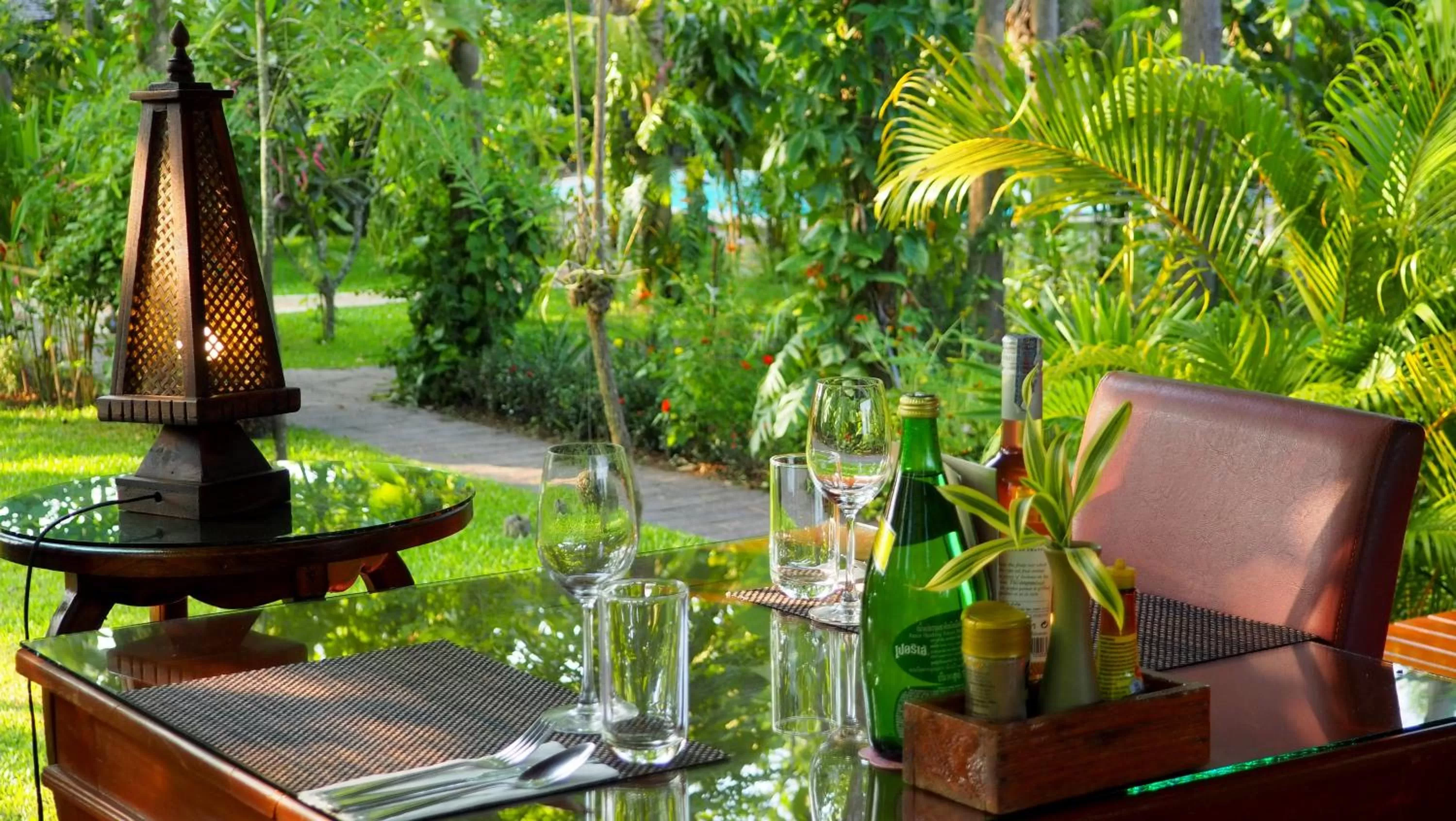 Restaurant/places to eat in Nan Seasons Boutique Resort