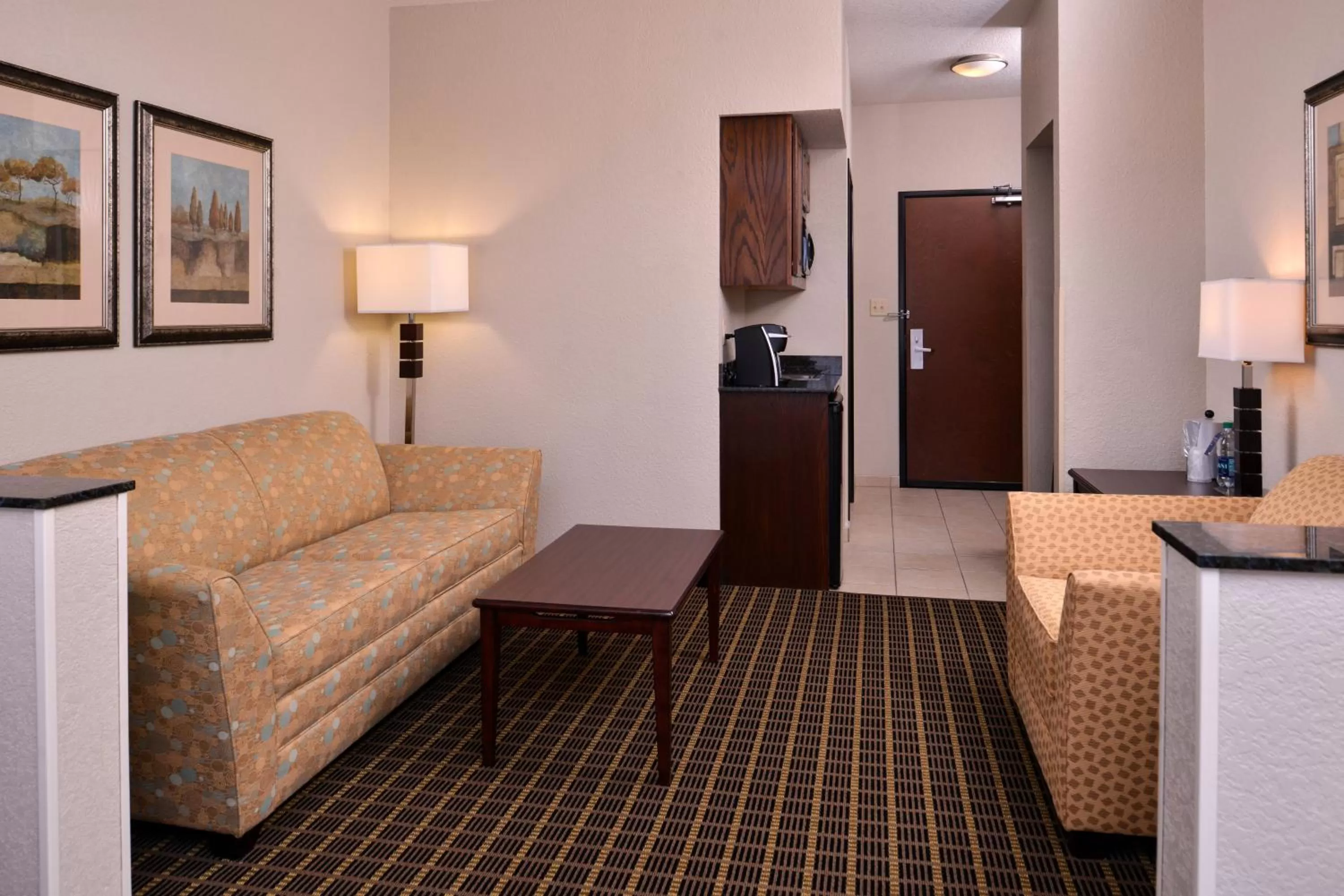 Photo of the whole room in Holiday Inn Express & Suites Pittsburg by IHG