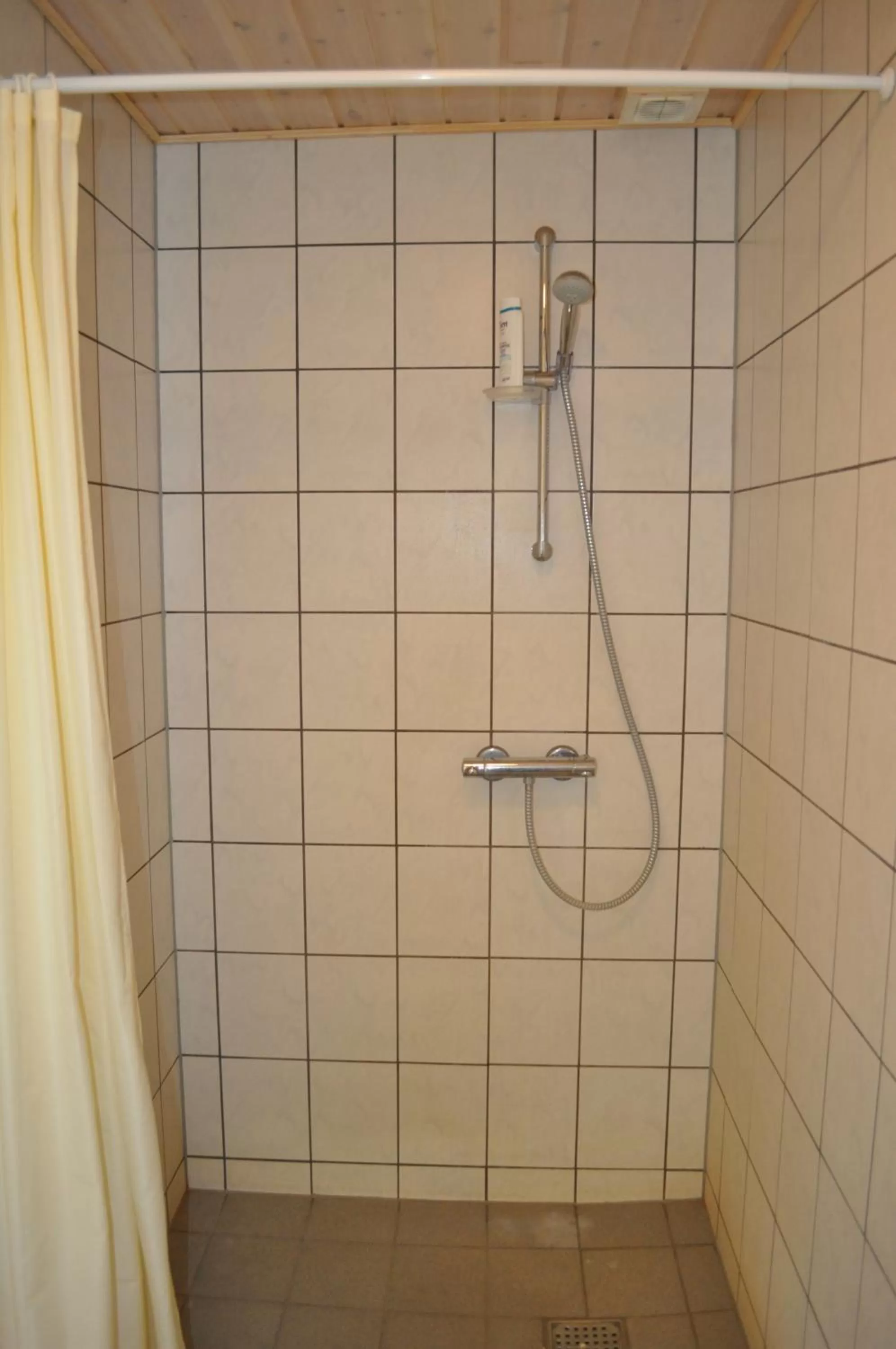 Shower, Bathroom in Koebenhovedskov Bed & Breakfast