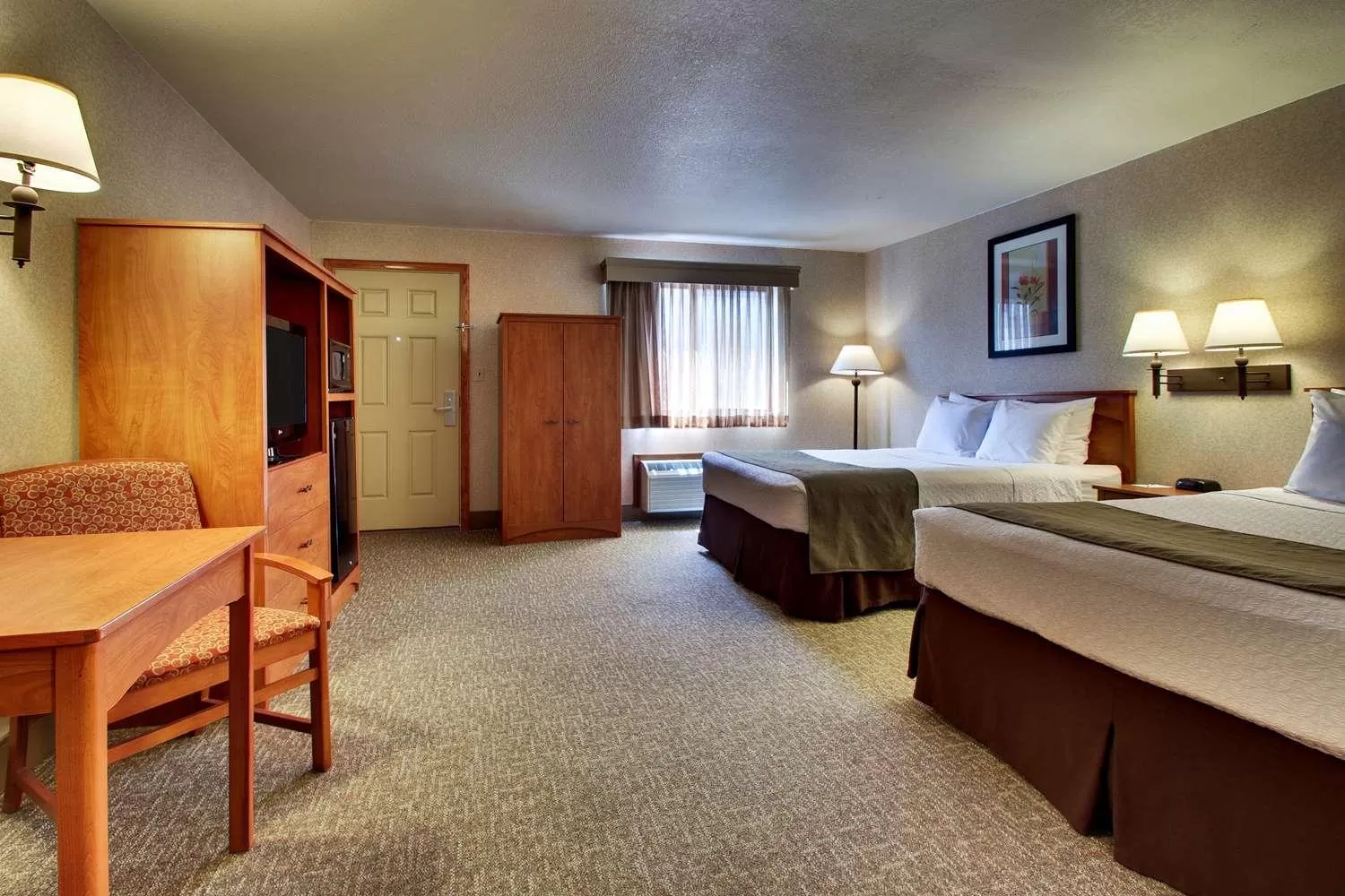 Bathroom, Bed in Best Western West Hills Inn