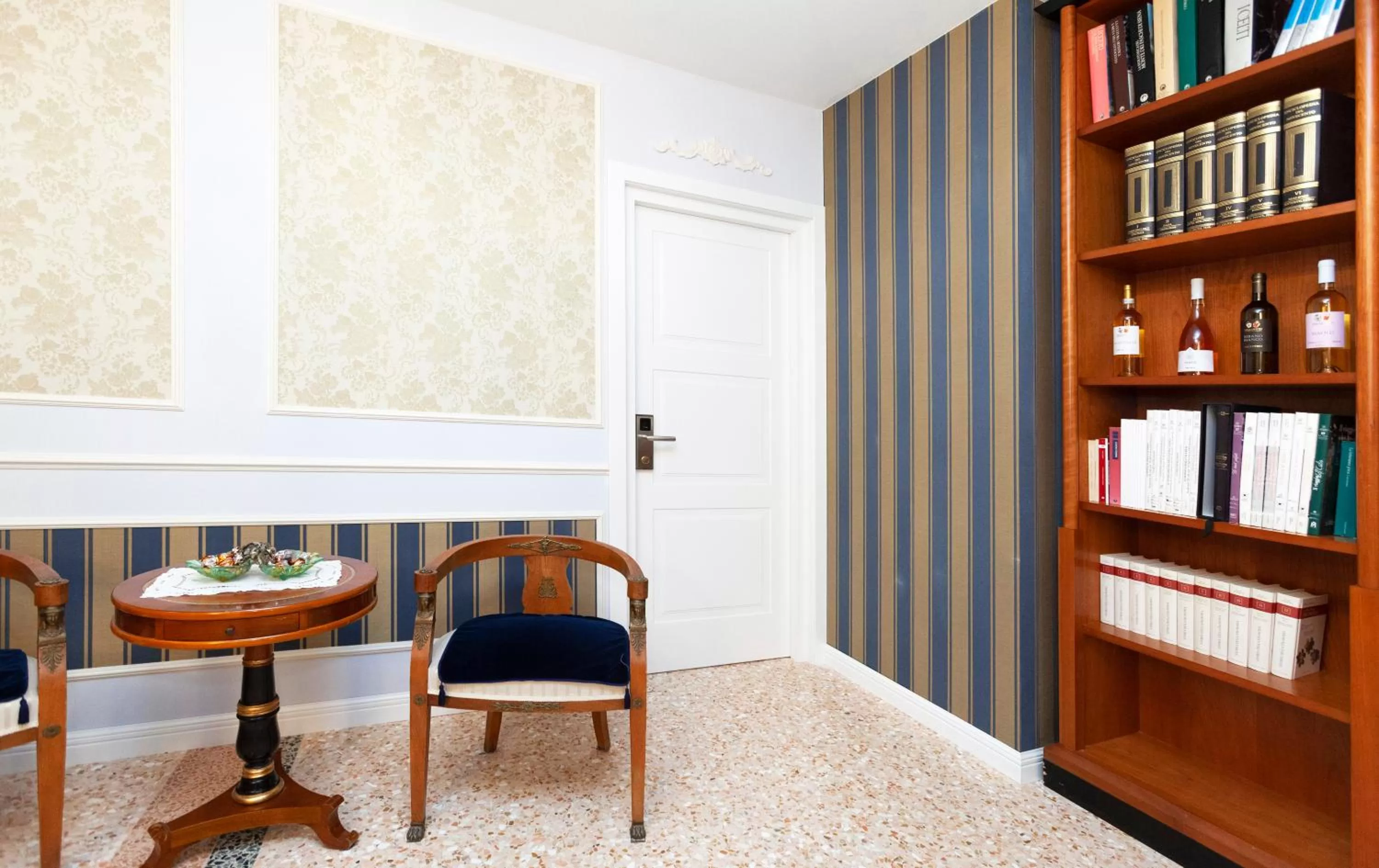 Communal lounge/ TV room in Villa Noctis